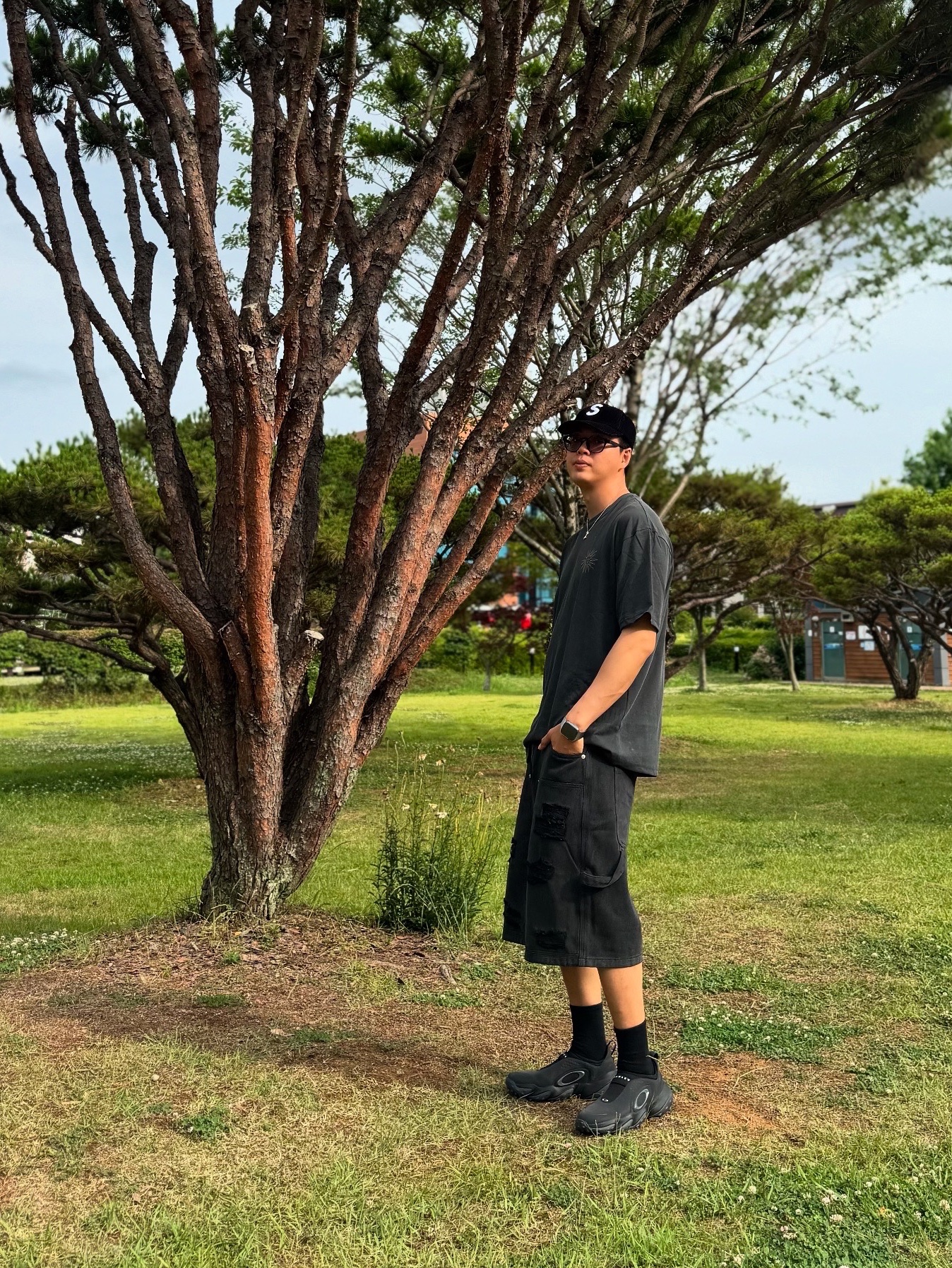Oakley Edge Icon Blackout, Supreme Corduroy S Logo 6-Panel Black - 24FW 착용 스타일 - 5