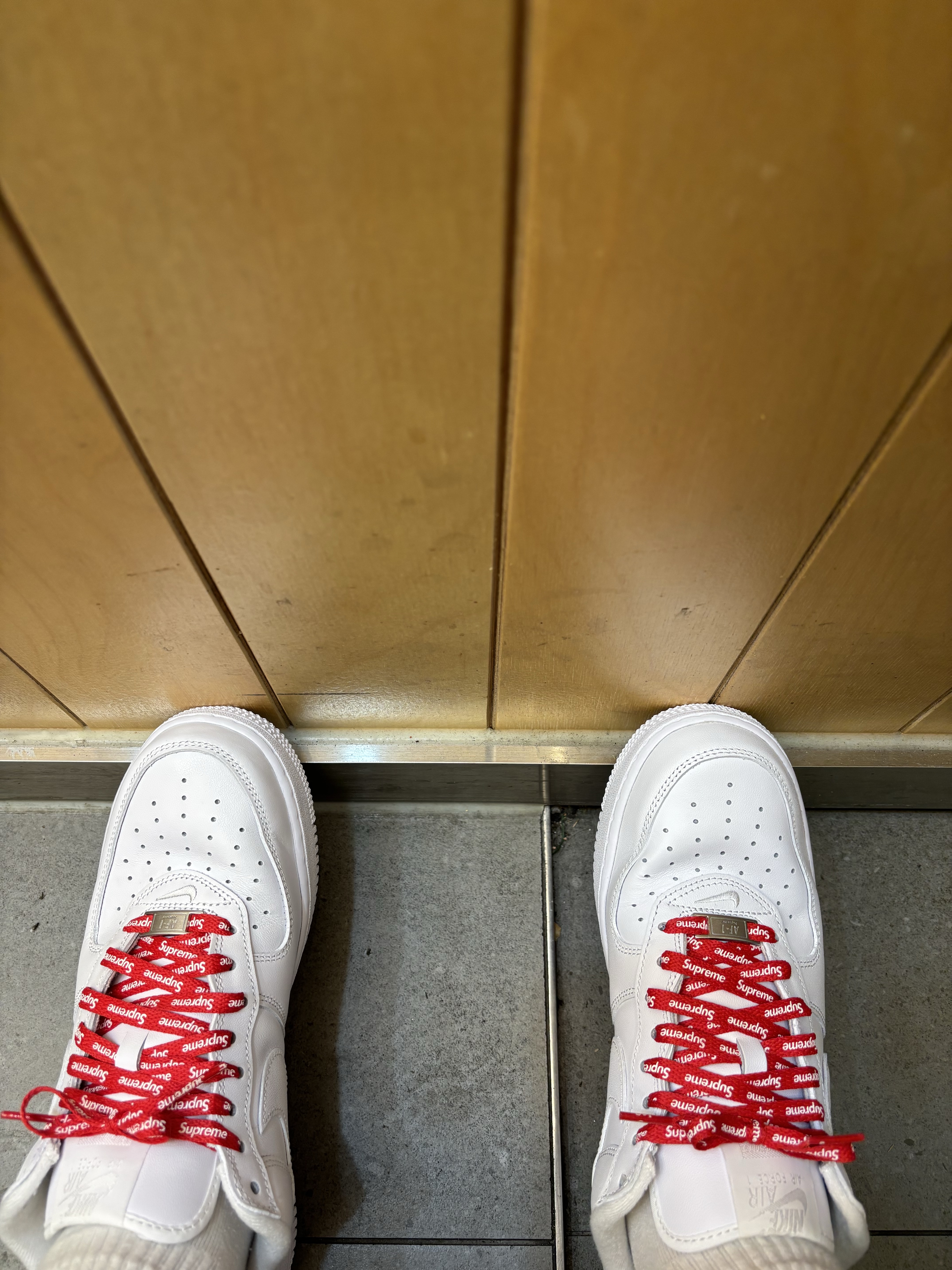 Nike x Supreme Air Force 1 Low White 착용 스타일