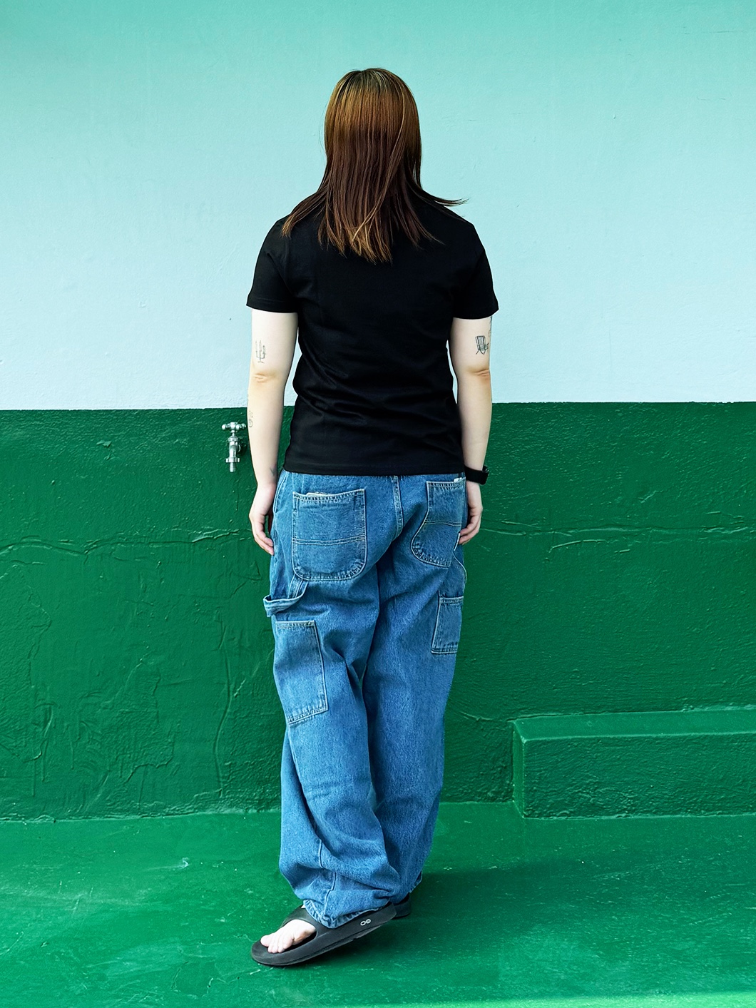 QT8 GARMENTS Bliss W Tee Black, QT8 Garments TL Denim Carpenter Pant Deep Blue 착용 스타일 - 2