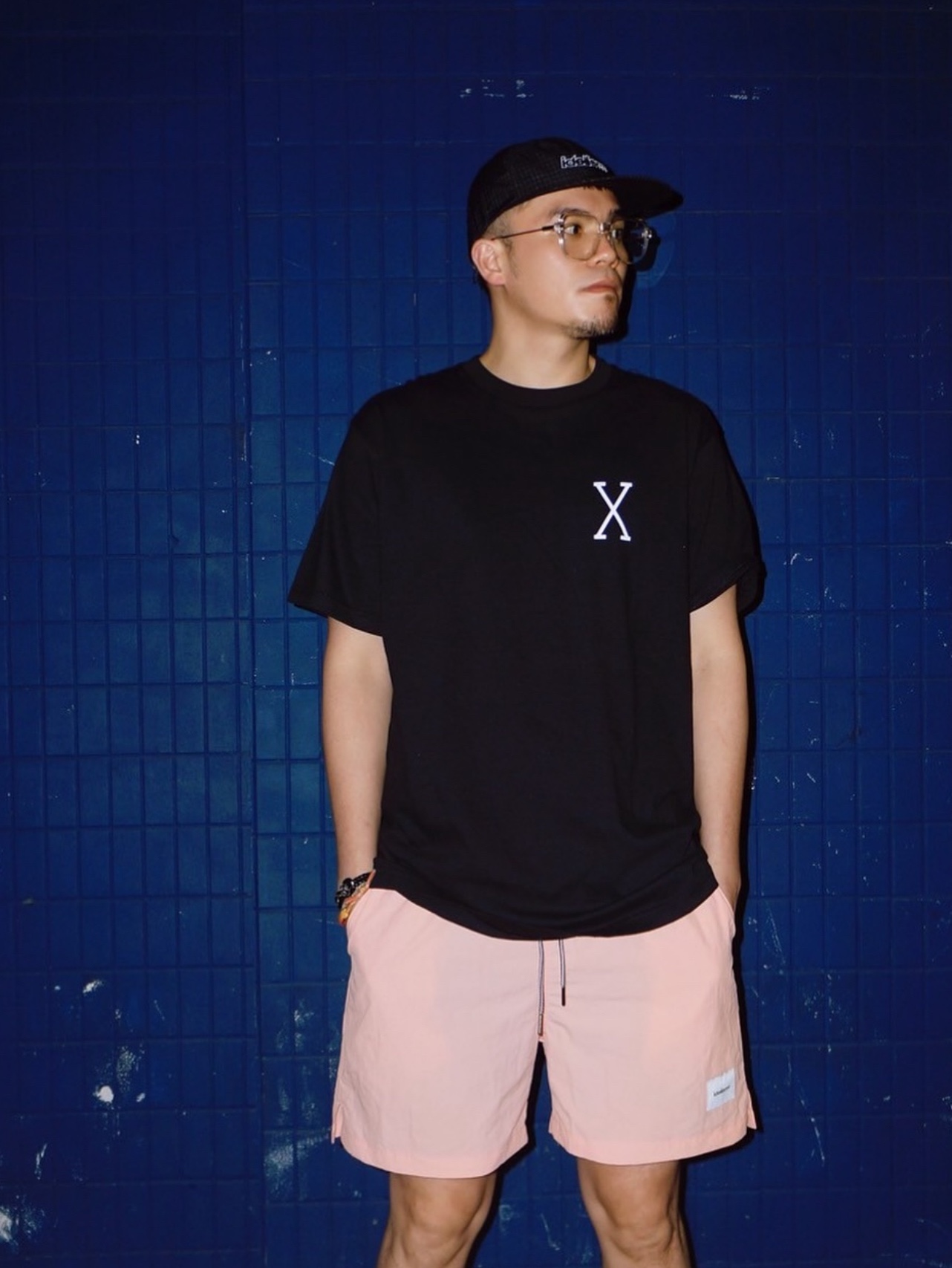 Supreme x 40 Acres Malcolm X T-Shirt Black - 25SS, Supreme x 40 Acres Malcolm X T-Shirt White - 25SS 착용 스타일 - 2