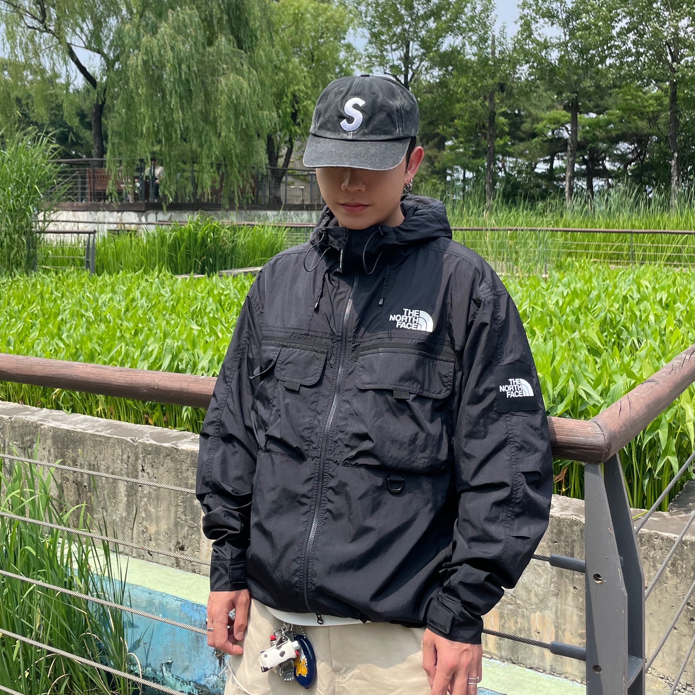 Supreme Pigment Canvas S Logo 6-Panel Black - 23SS, The North Face White Label Sheldon Jacket Black 착용 스타일 - 2