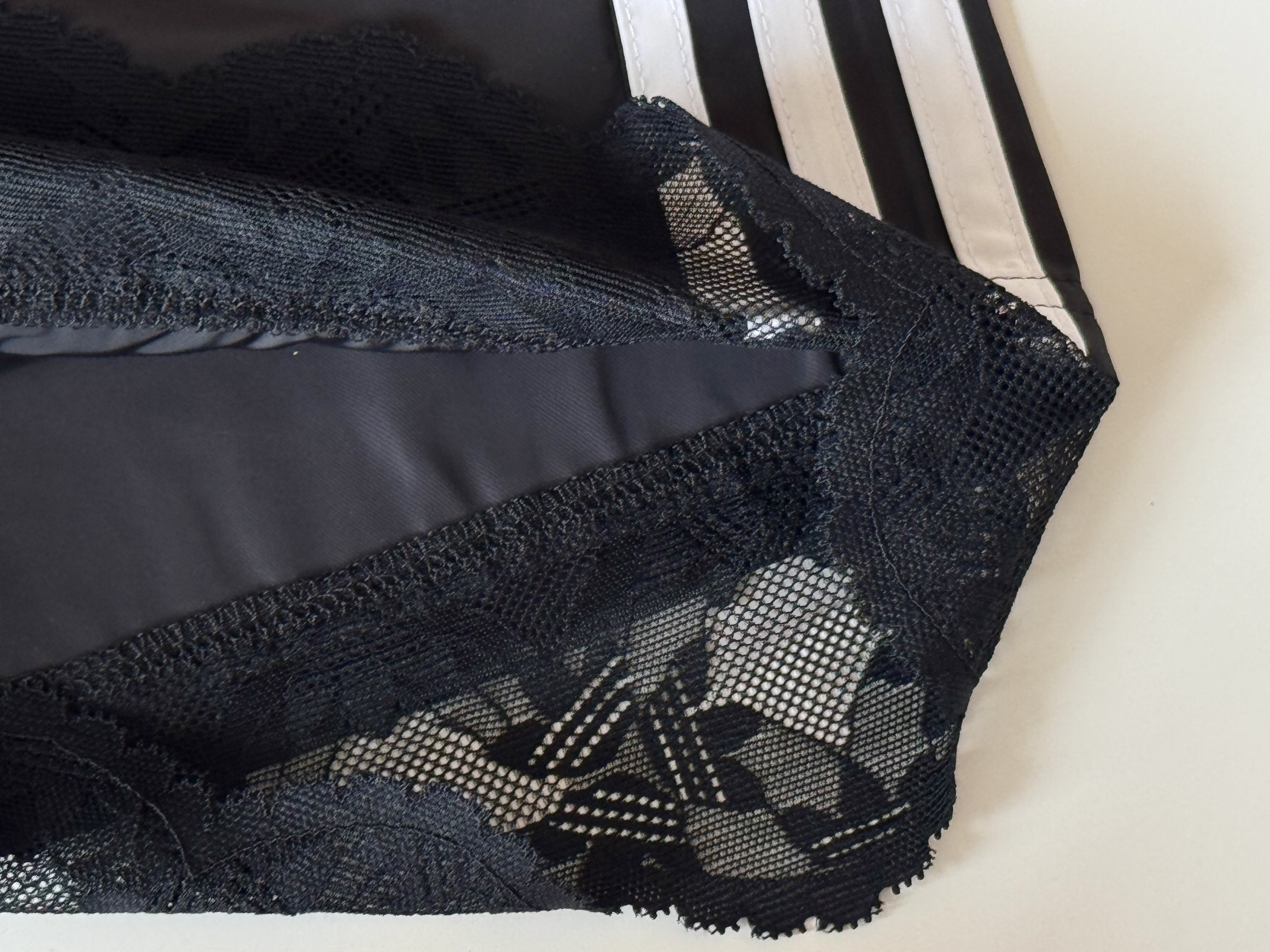 (W) Adidas Lace Trim 3-Stripes Shorts Black - KR Sizing, (W) Adidas Lace Trim 3-Stripes Shorts White - KR Sizing 착용 스타일 - 4