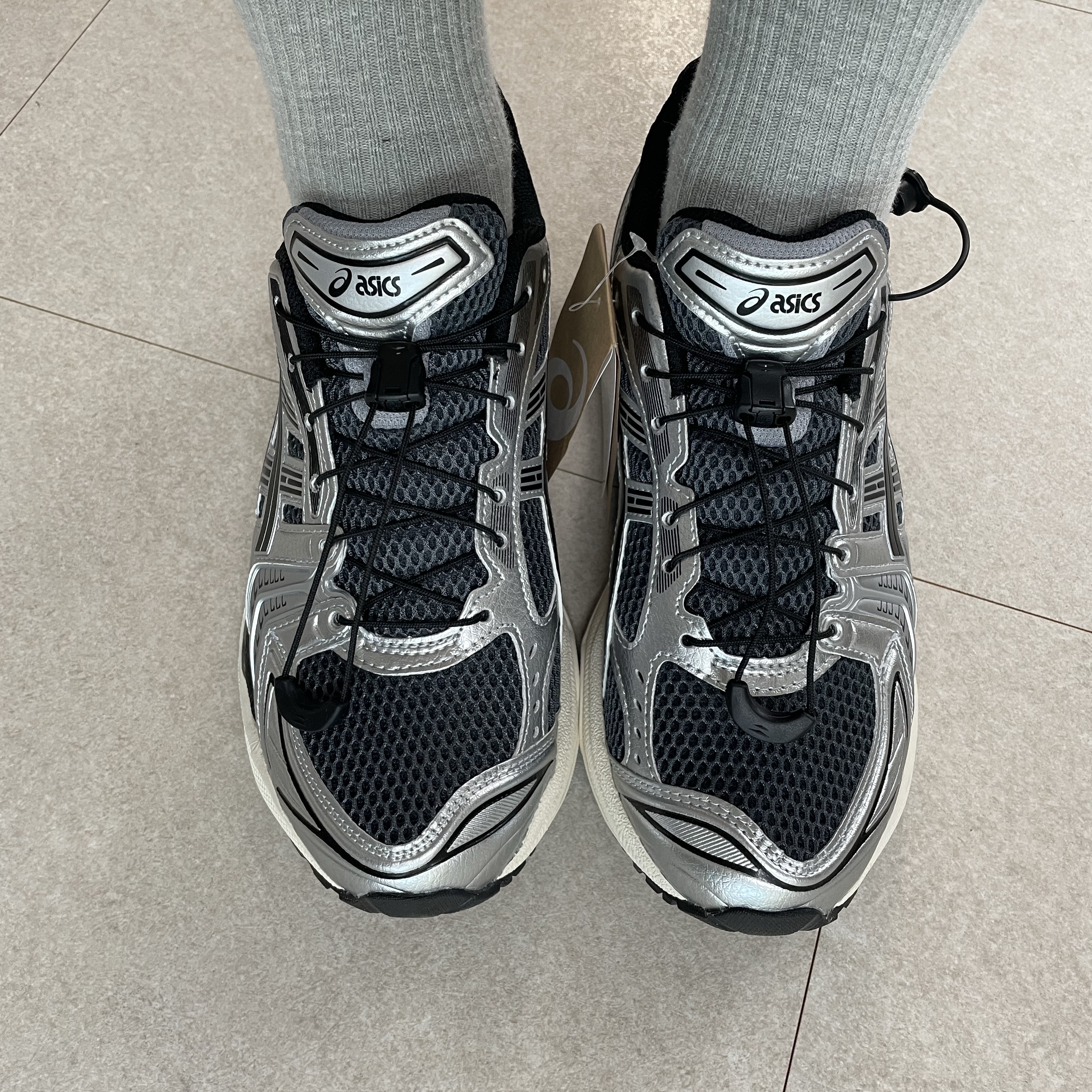 Asics Unlimited Gel-Kayano 14 Carrier Grey Black 착용 스타일