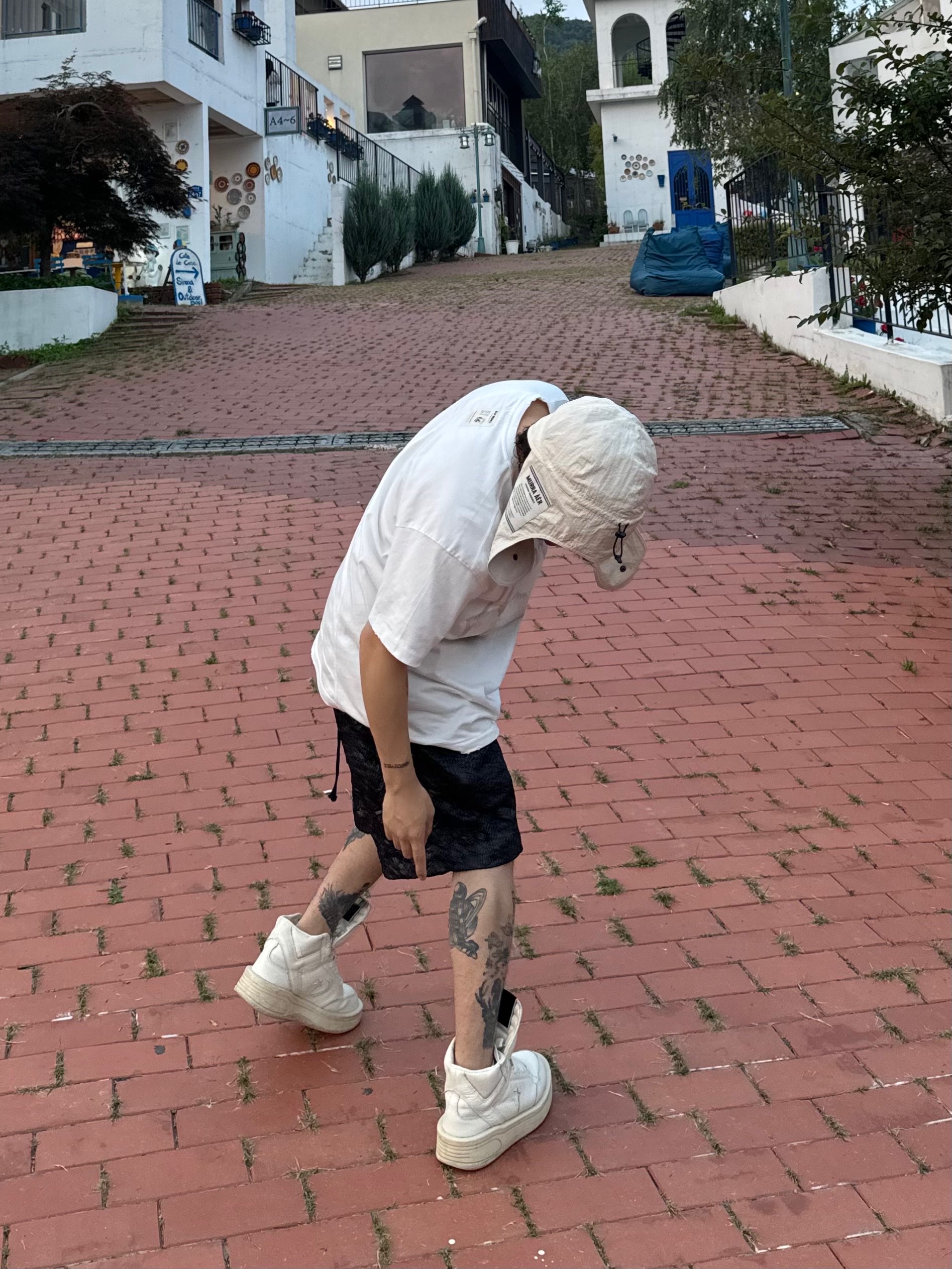 Converse x Drkshdw Turbowpn Egret, Wapworks Crease Baggy Shorts 착용 스타일 - 4