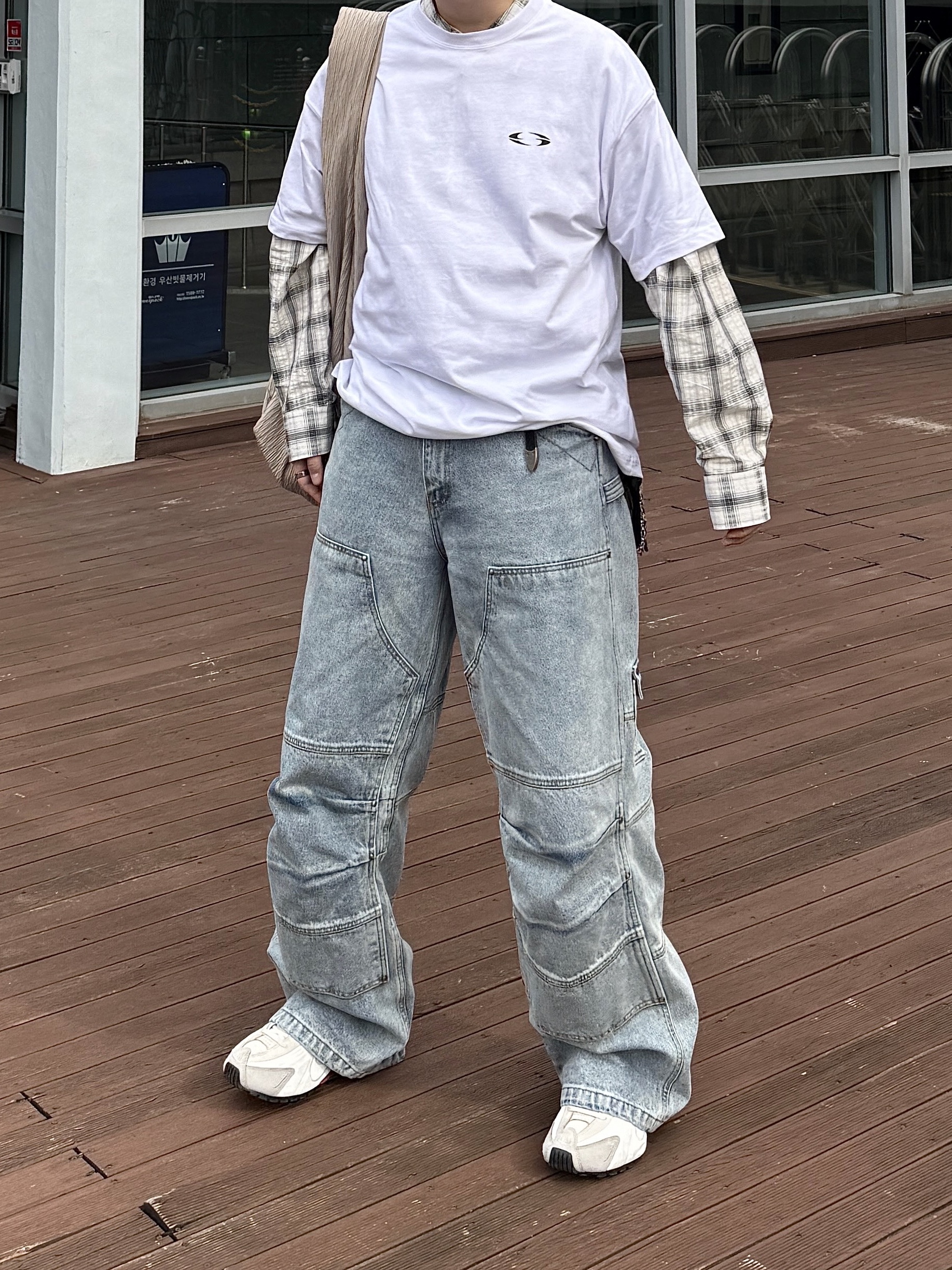 Vacant Archive Vanon Carpenter Pants Light Blue, Nike Shox R4 PRM Light Iron Ore and Phantom 착용 스타일 - 2