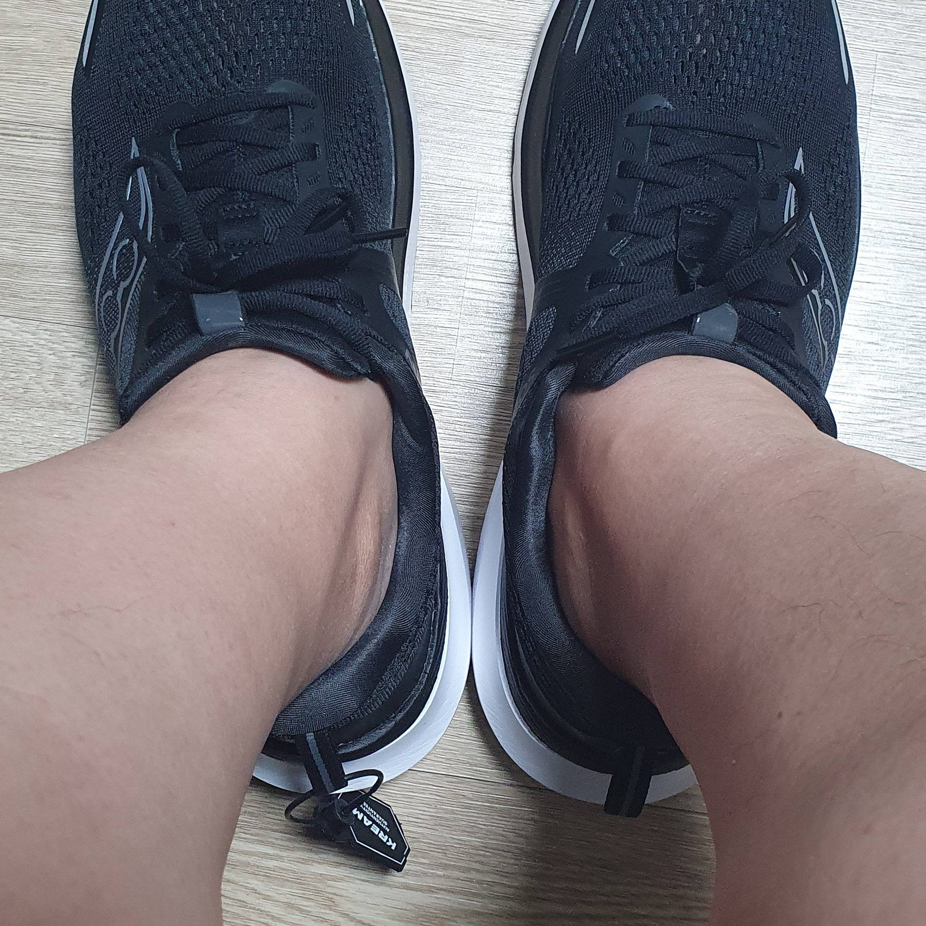 Saucony Guide 18 Extra Wide Black White 착용 스타일