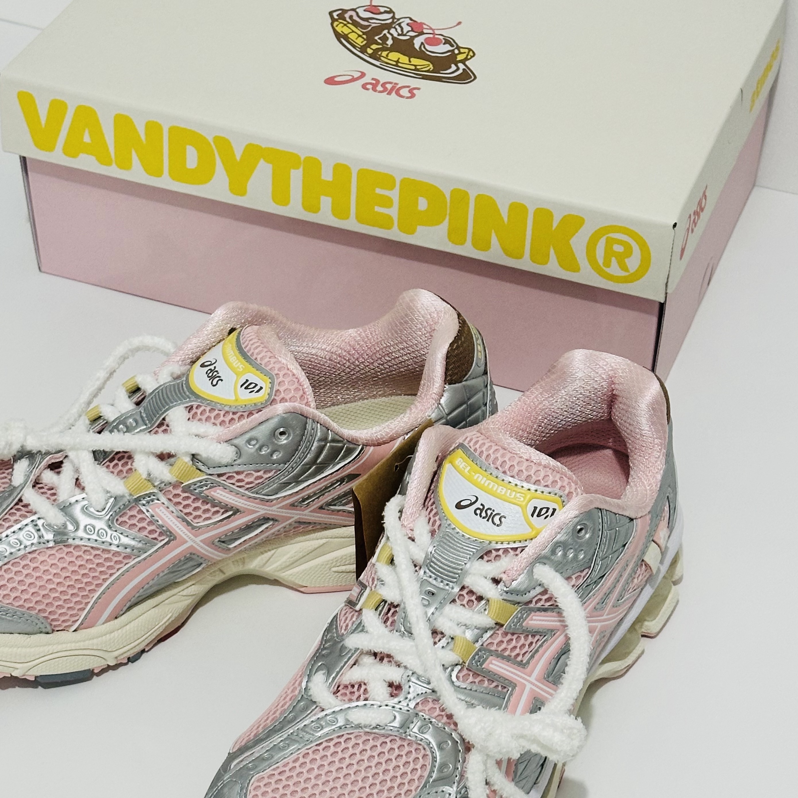 Asics x Atmos x Vandy The Pink Gel-Nimbus 10.1 Banana Split Strawberry 착용 스타일
