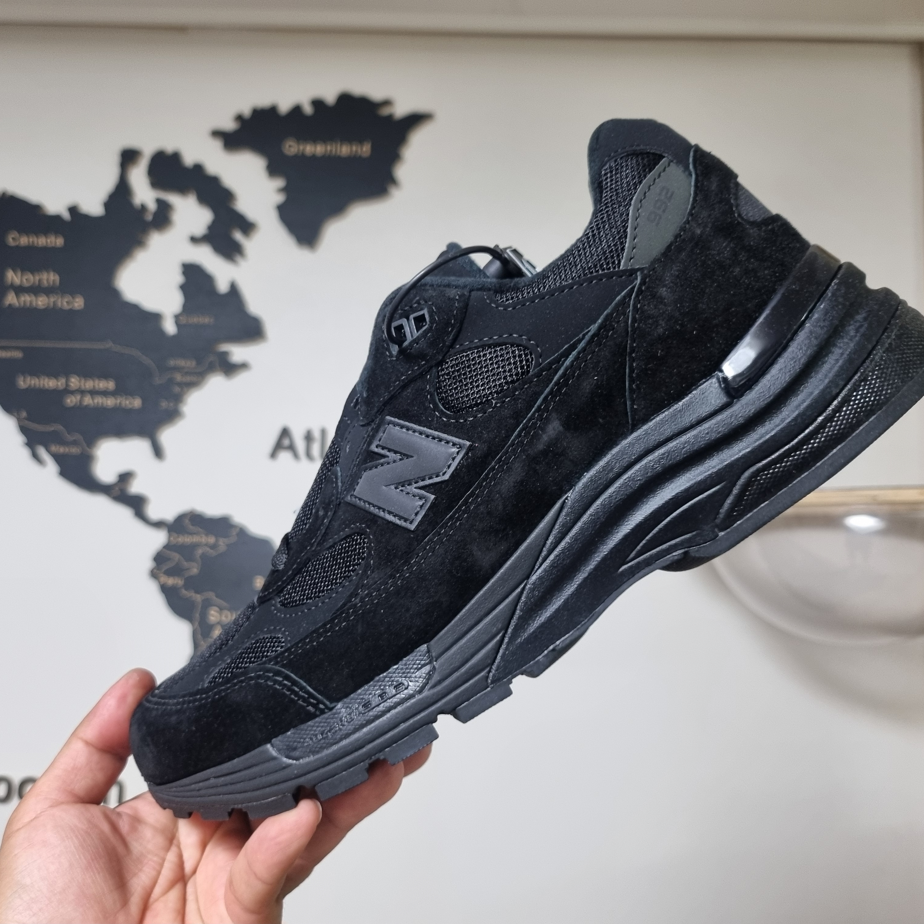 New Balance 992 Made in USA Core Black 착용 스타일 - 2