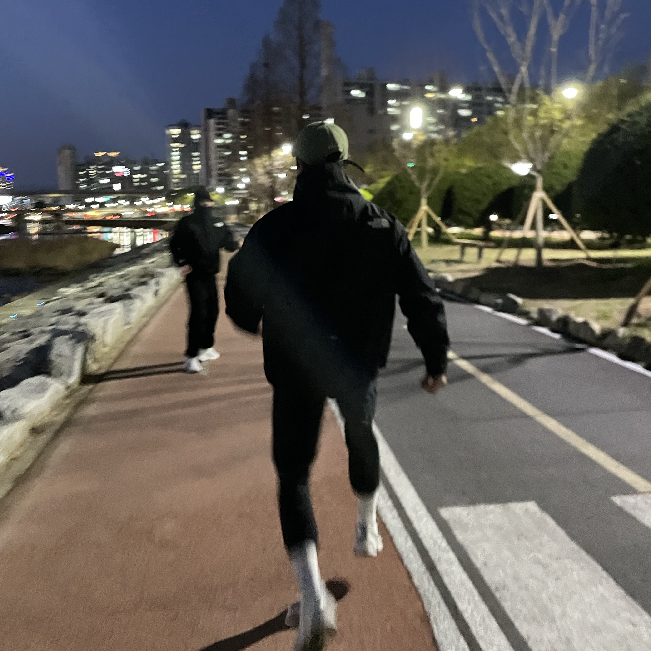The North Face Hi Mountain Jacket Black, IAB Studio Socks White (5 Pack) 착용 스타일