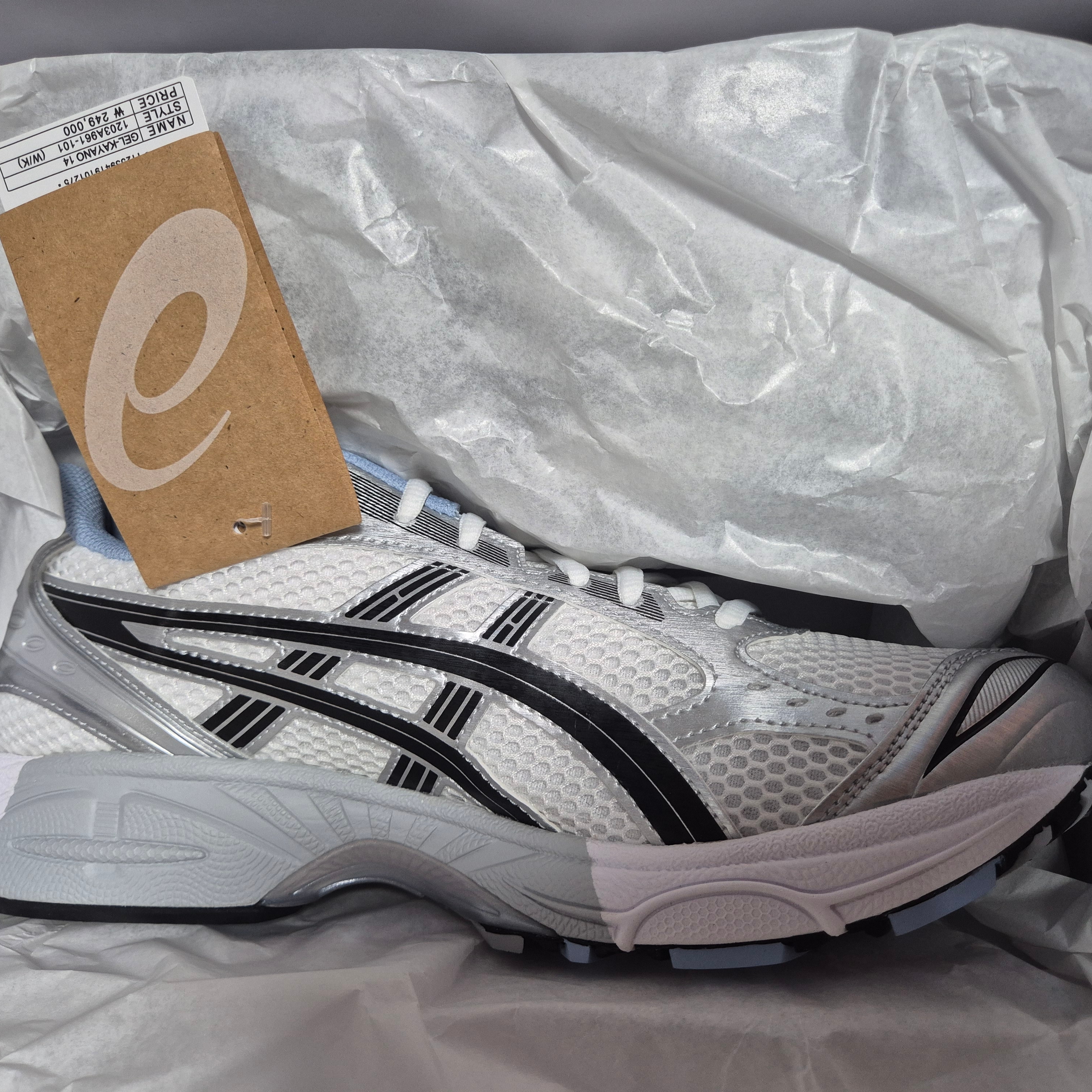 Asics x JJJJound Gel-Kayano 14 White Navy 착용 스타일