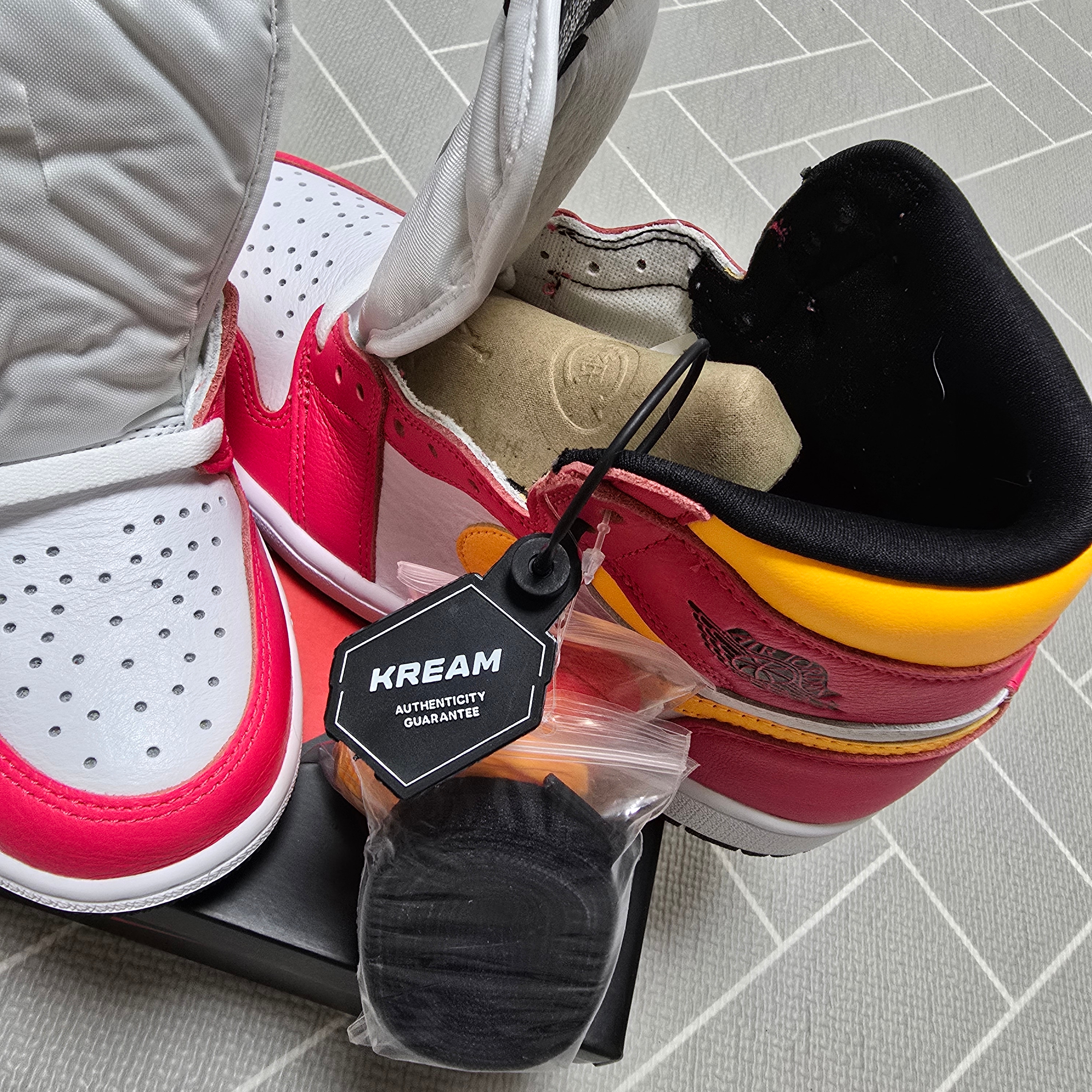 Jordan 1 Retro High OG Light Fusion Red 착용 스타일