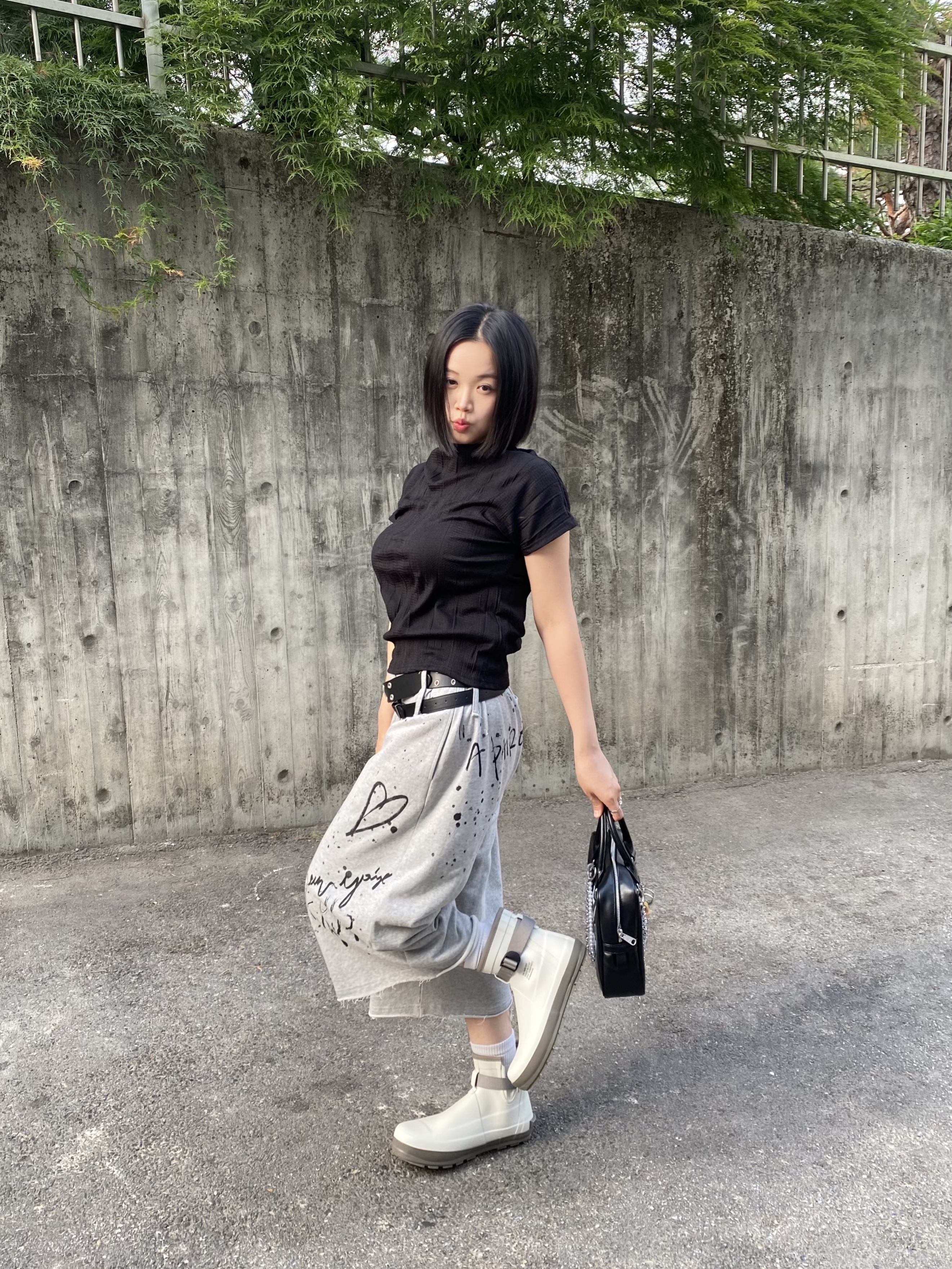 Comme des Garcons Girl Paint Bag Black, Moonstar 810s ET027 Marke Modi White 착용 스타일