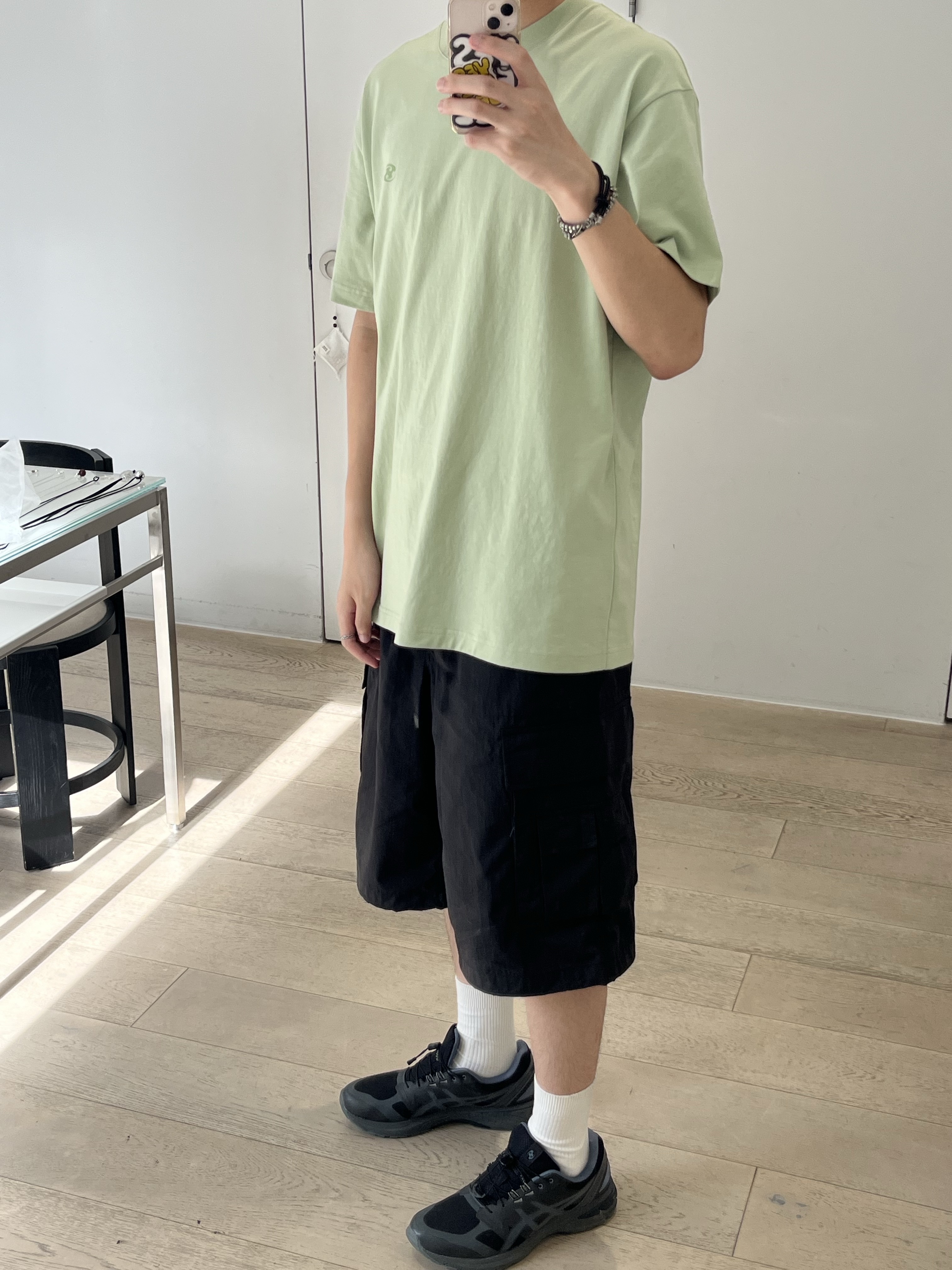 Sansan Gear Logo T-Shirt Light Green_25SS, Musinsa Standard City Leisure CN Belted Multi Pocket Cargo Bermuda Pants Black 착용 스타일 - 2