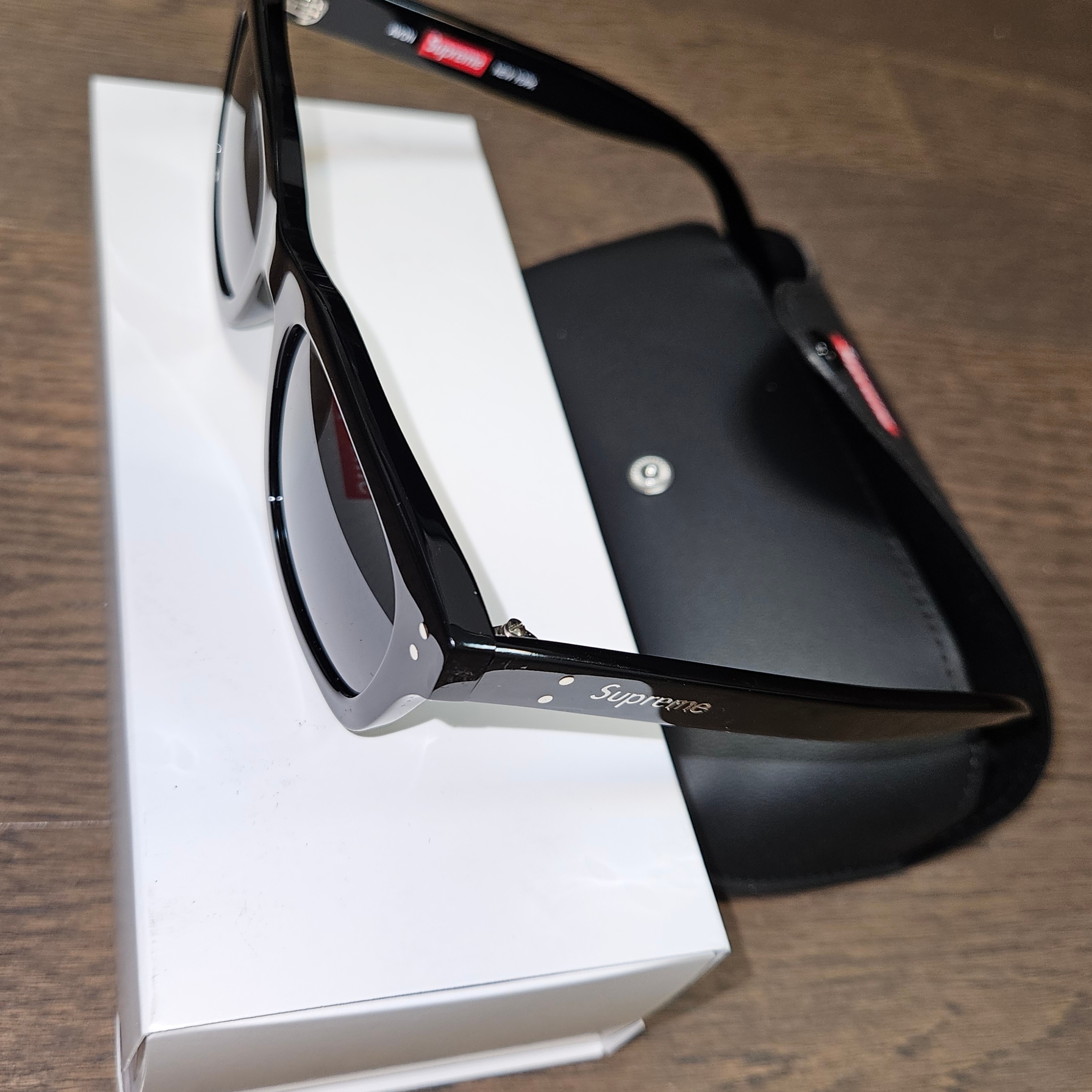 Supreme Avon Sunglasses Black - 25SS 착용 스타일