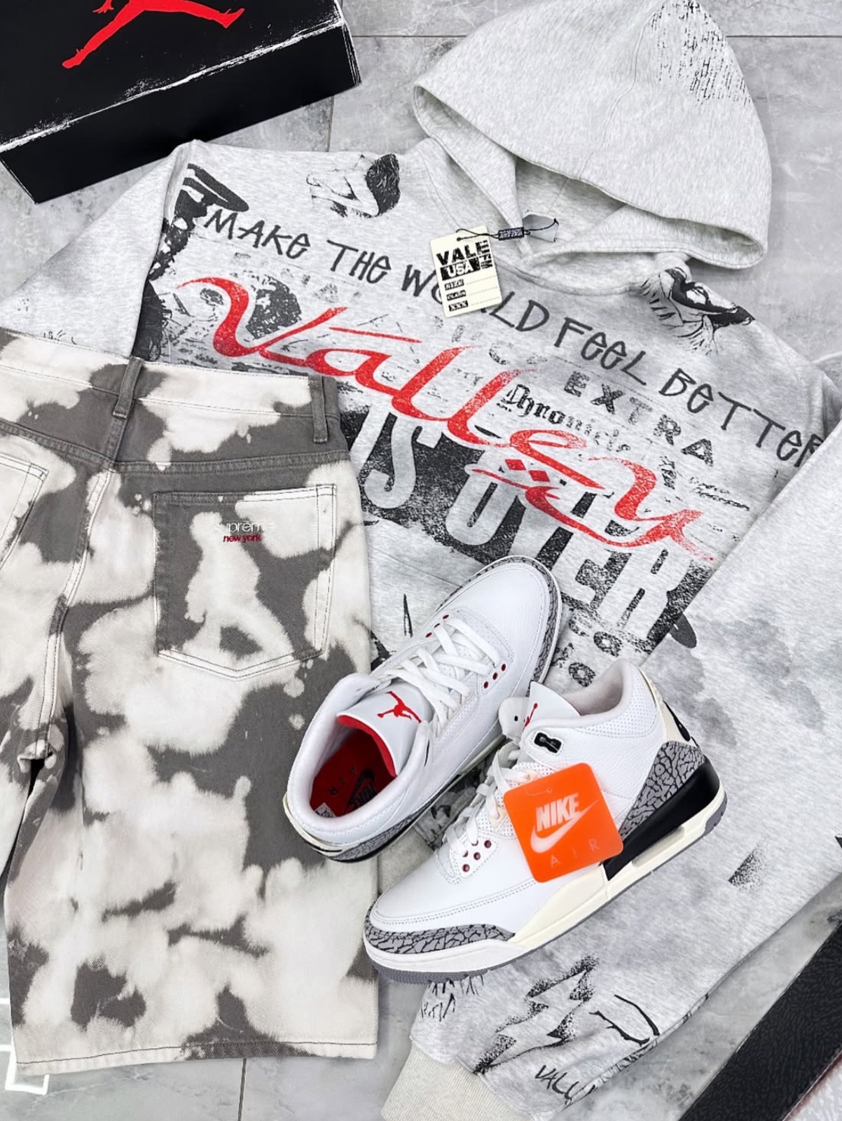 Supreme Baggy Denim Shorts Bleached - 25SS 착용 스타일 - 2