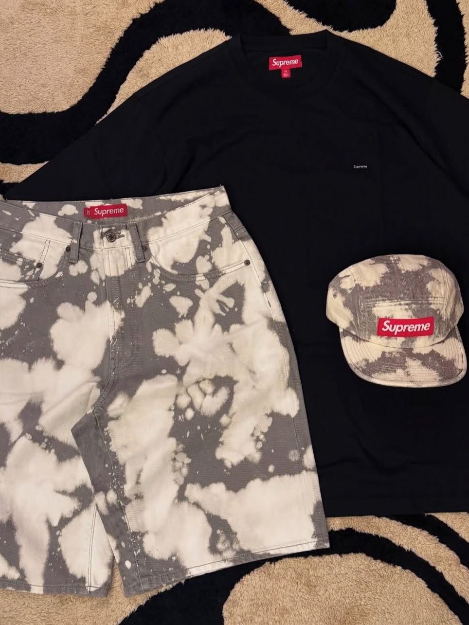 Supreme Baggy Denim Shorts Bleached - 25SS 착용 스타일 - 1
