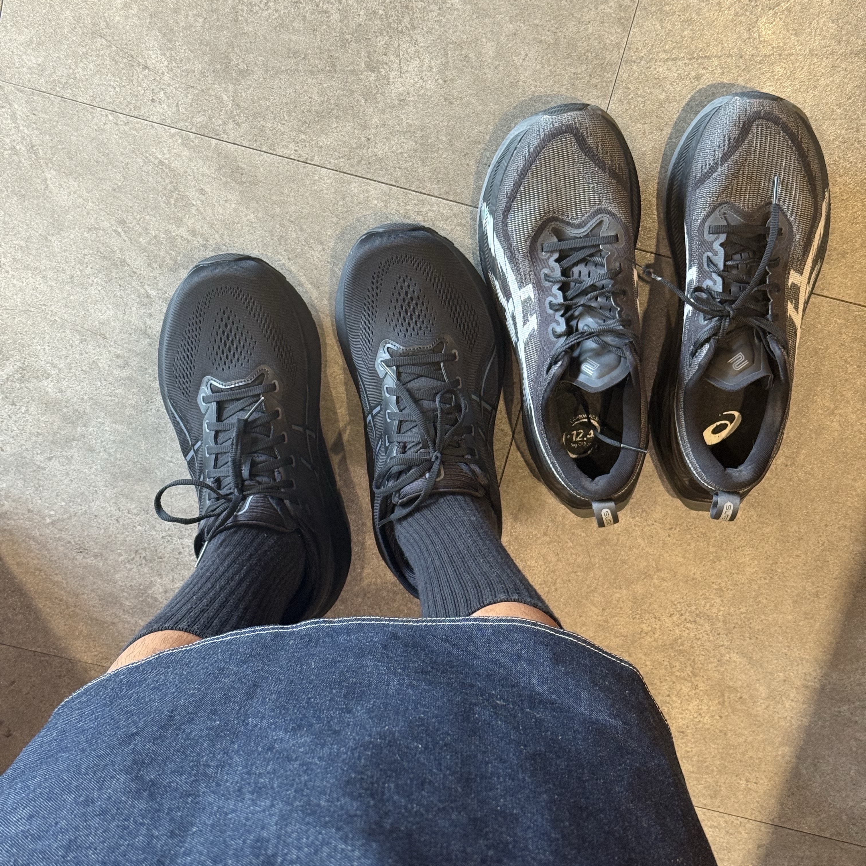 Asics Gel-Kayano 31 Black - 4E Extra Wide 착용 스타일 - 2