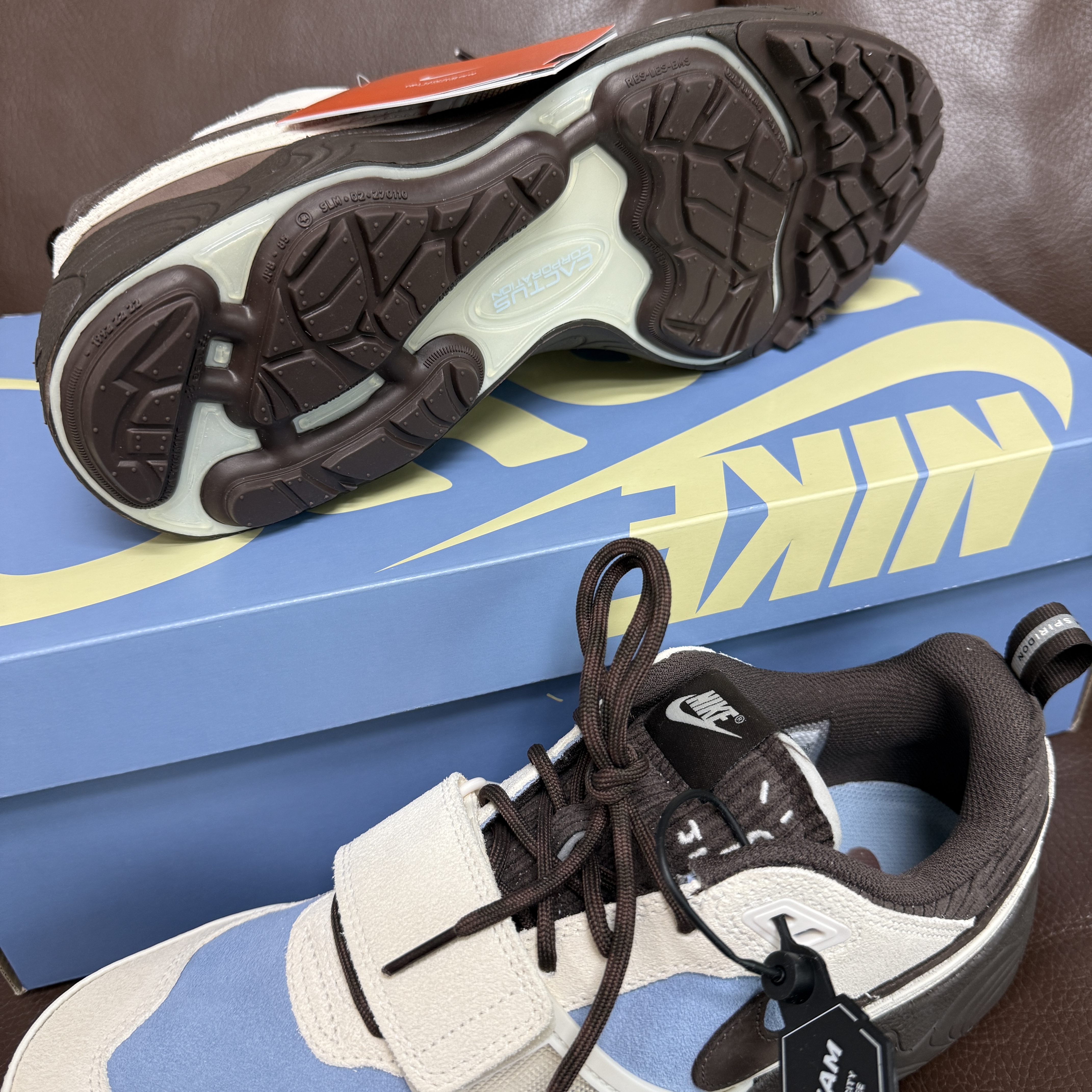 Nike x Travis Scott Zoom Field Jaxx Pale Ivory and Leche Blue 착용 스타일 - 1