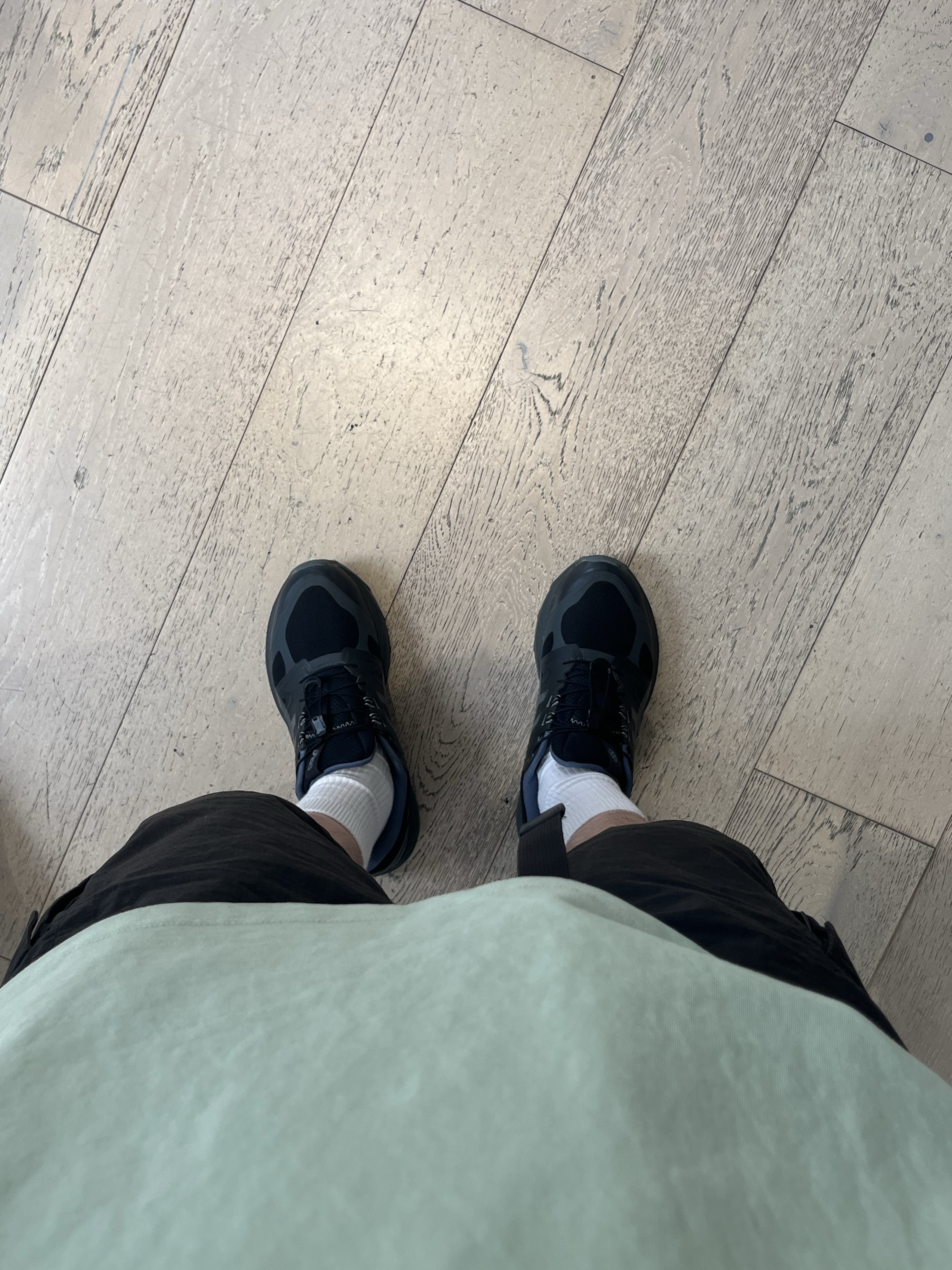 Sansan Gear Logo T-Shirt Light Green_25SS, Musinsa Standard City Leisure CN Belted Multi Pocket Cargo Bermuda Pants Black 착용 스타일 - 4