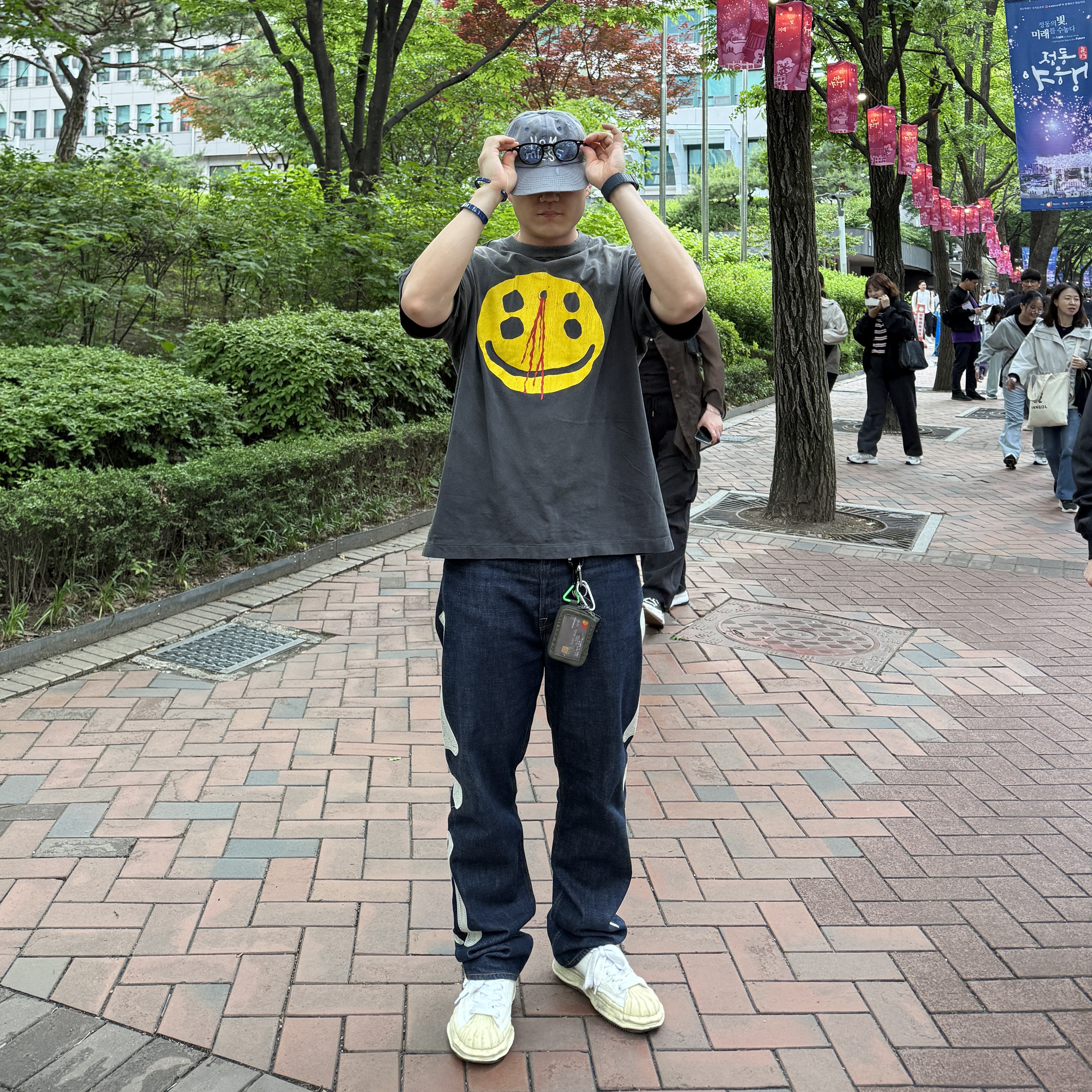 Saint Mxxxxxx x Cactus Plant Flea Market Smile S/S T-Shirt Black, Kapital 12.5 oz. Denim Mexican Tuxedo 5P Okagilly Pants Indigo 착용 스타일 - 1
