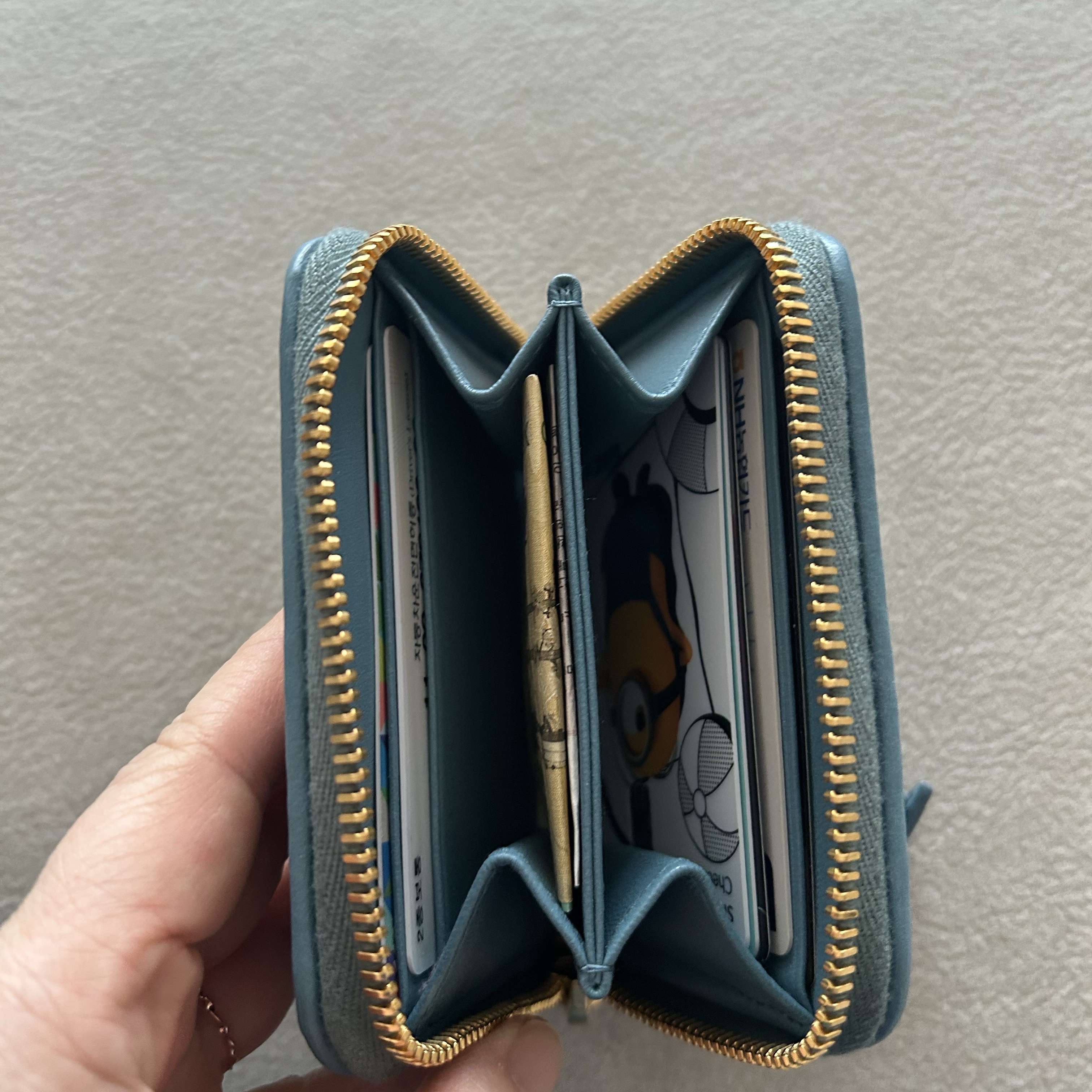 Miu Miu Matelasse Nappa Leather Coin Purse Marina Blue 착용 스타일 - 2