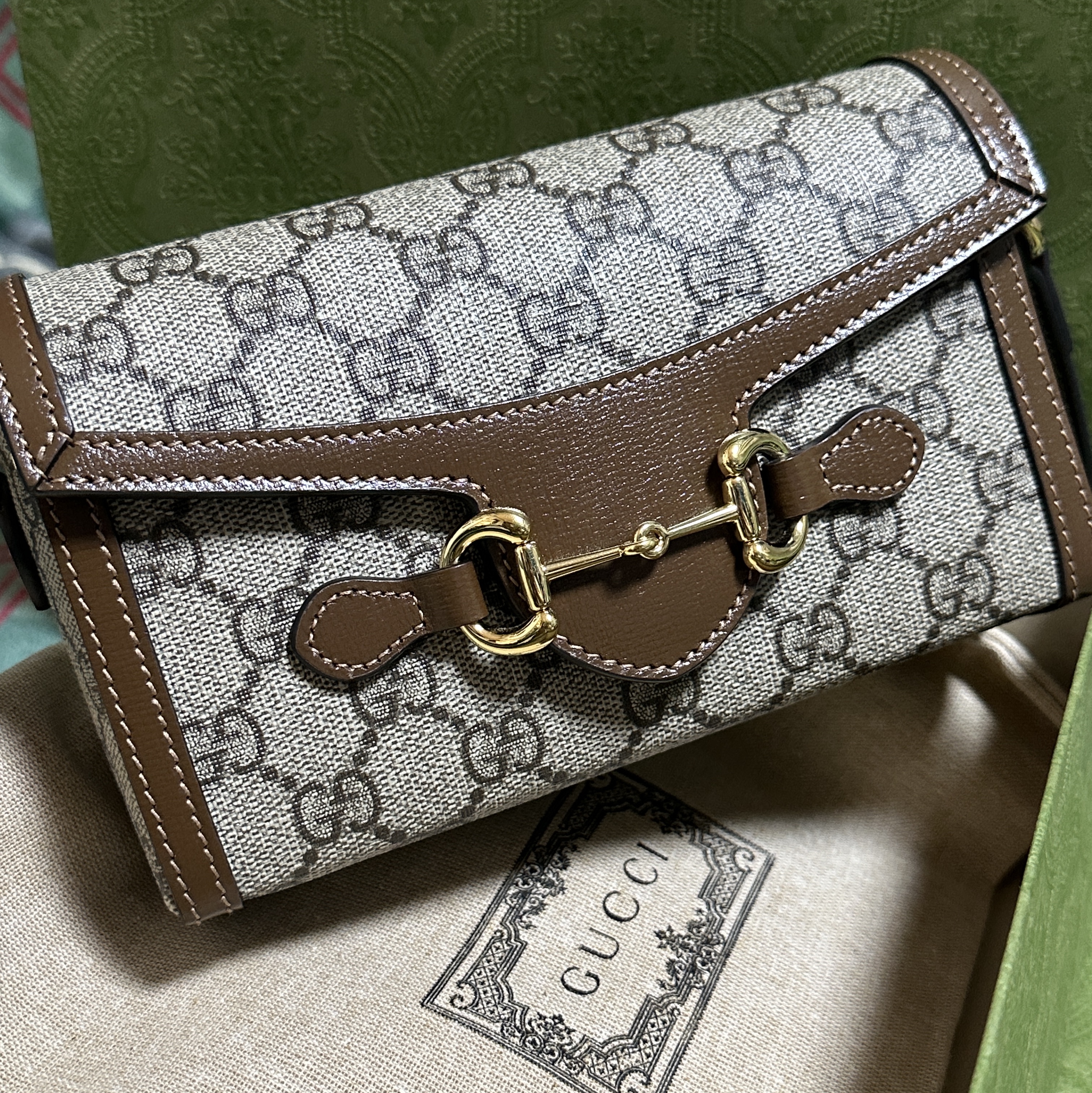 Gucci Horsebit 1955 Mini Bag Beige Ebony Brown 착용 스타일 - 1