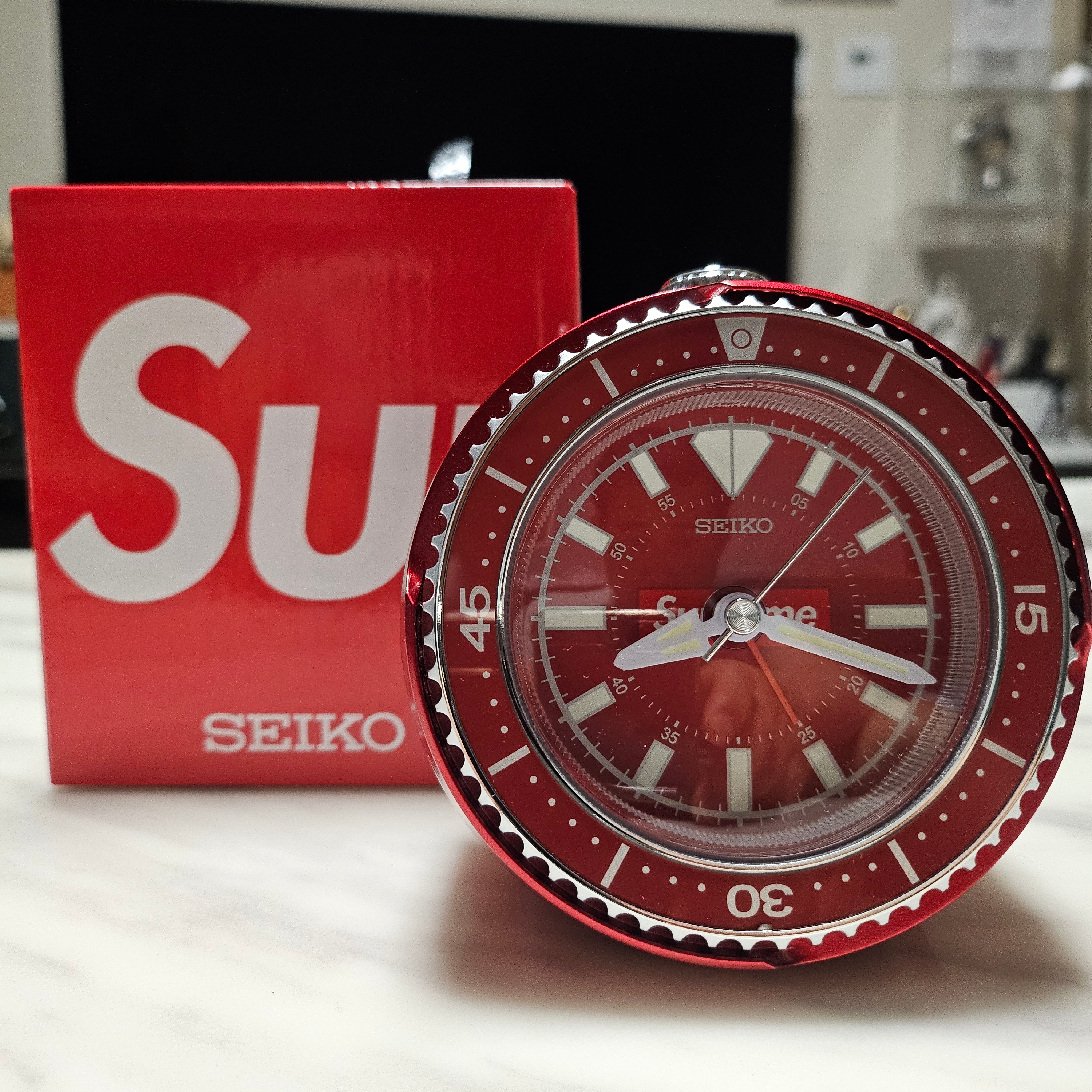 Supreme x Seiko Mai Alarm Clock Red - 25SS 착용 스타일 - 1
