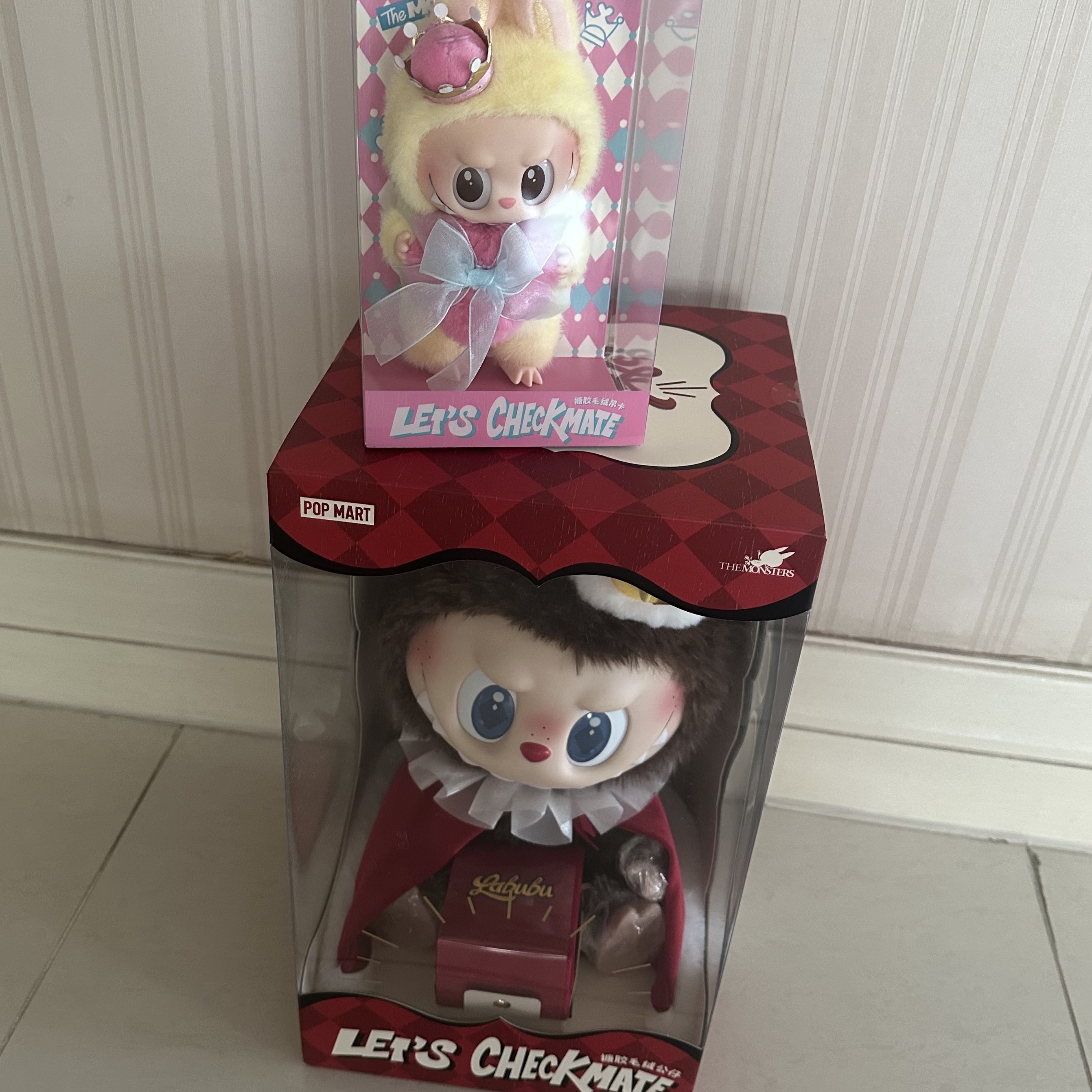 Pop Mart The Monsters Checkmate Series Doll, Pop Mart The Monsters Checkmate Series Plush Keyring 착용 스타일
