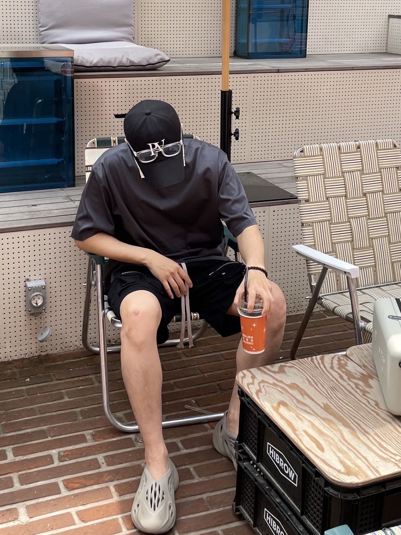 Adidas Yeezy Foam RNNR Stone Sage, Off-White x Amore Pacific Protection Box (Without Cosmetics) 착용 스타일
