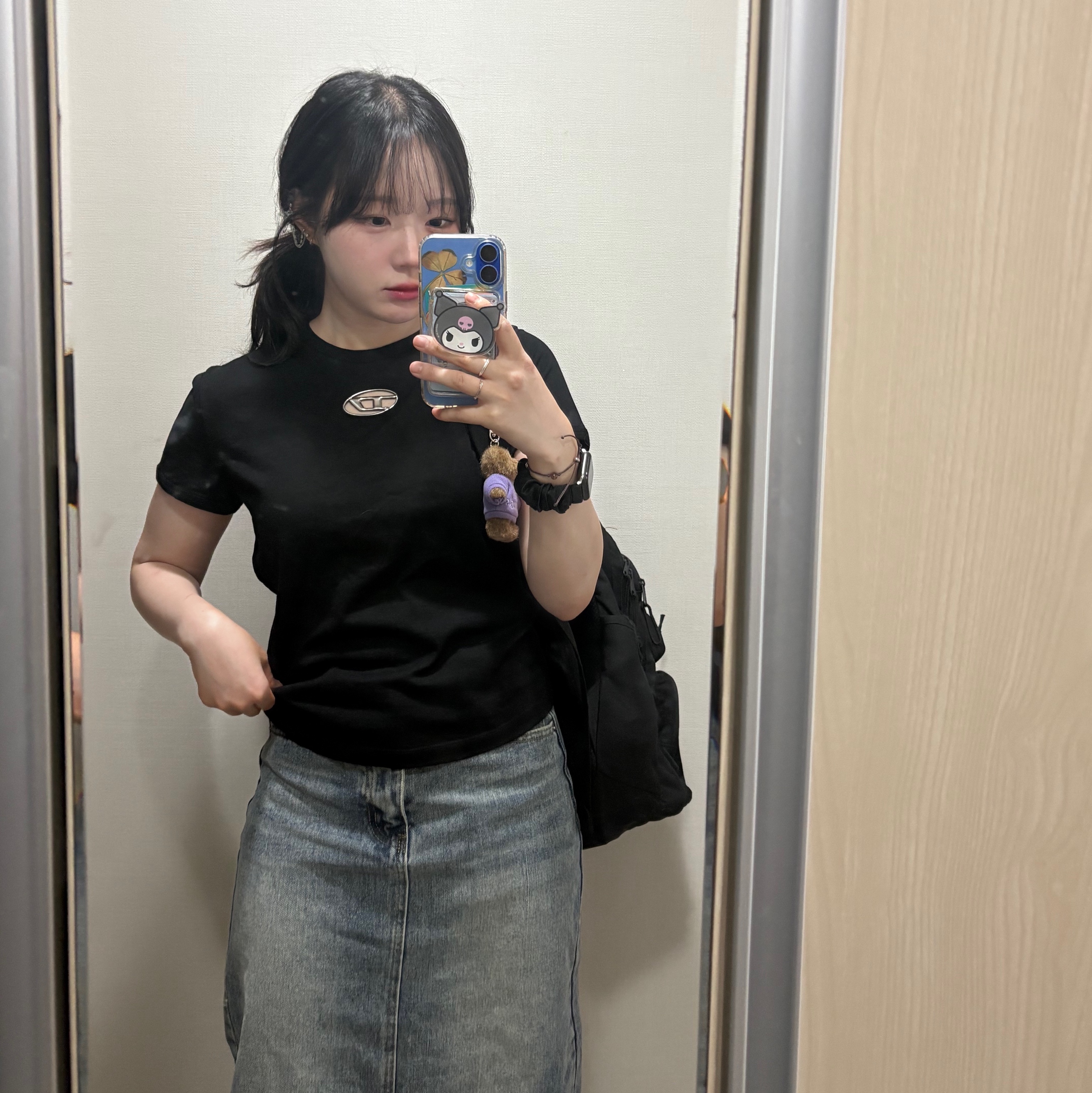 (W) Diesel T-Uncutie-Long-Od-Q1 Slim Fit T-Shirt with Cut-Out Oval D Black 착용 스타일