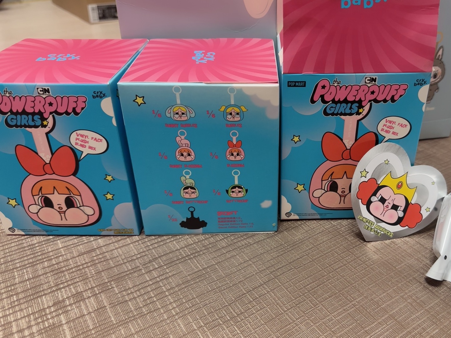 Pop Mart Crybaby x Powerpuff Girls Series Keyring Sealed Case (6 Blind Boxes) 착용 스타일