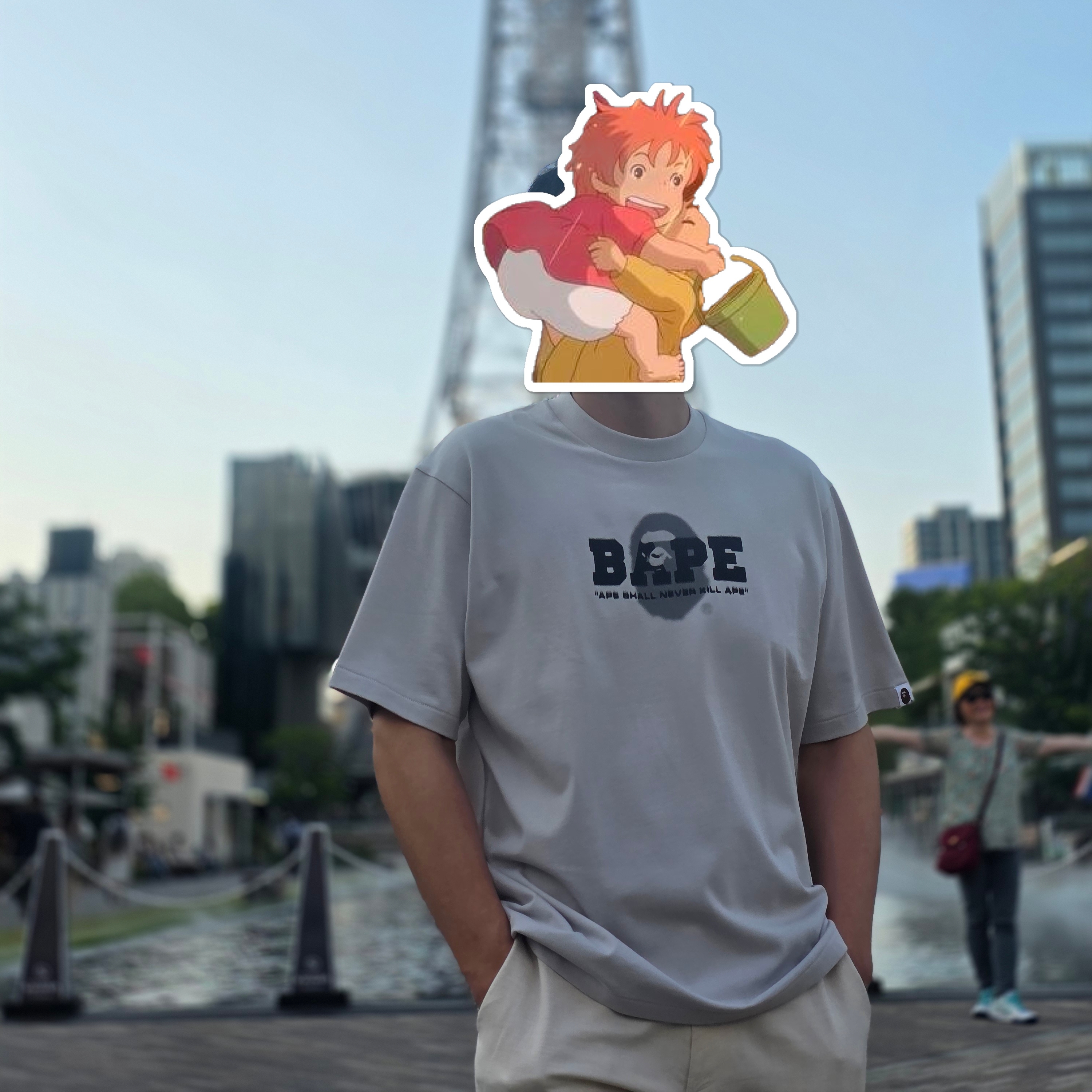 BAPE Graffiti Logo Relaxed Fit T-Shirt Grey 착용 스타일 - 1