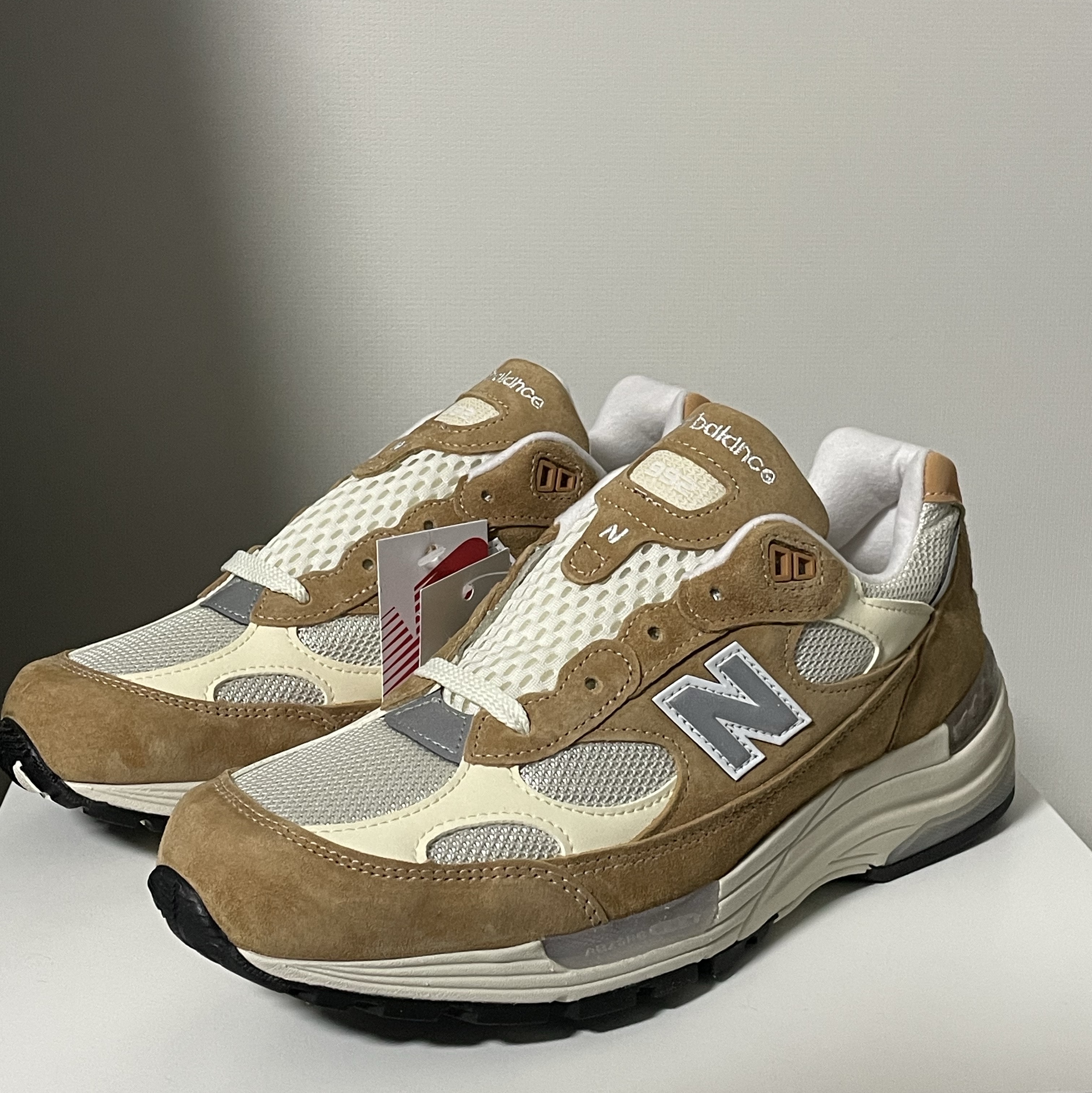 New Balance 992 Made in USA Sweet Caramel Calcium 착용 스타일