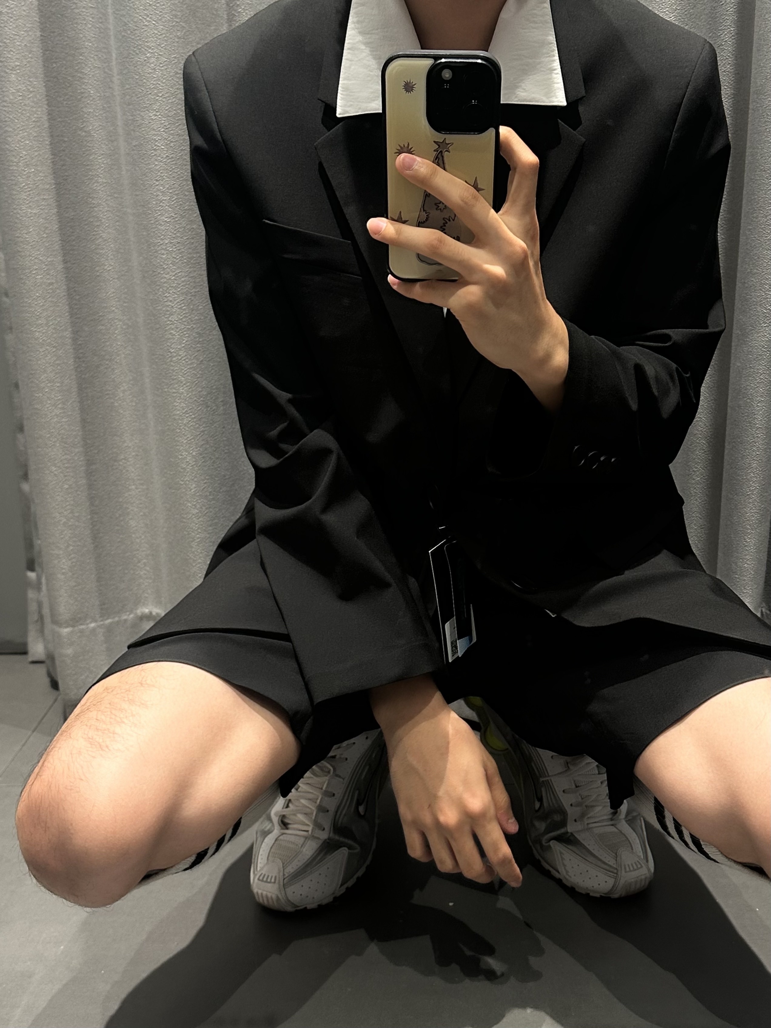 (W) Nike Shox R4 White Metallic Silver 착용 스타일 - 3