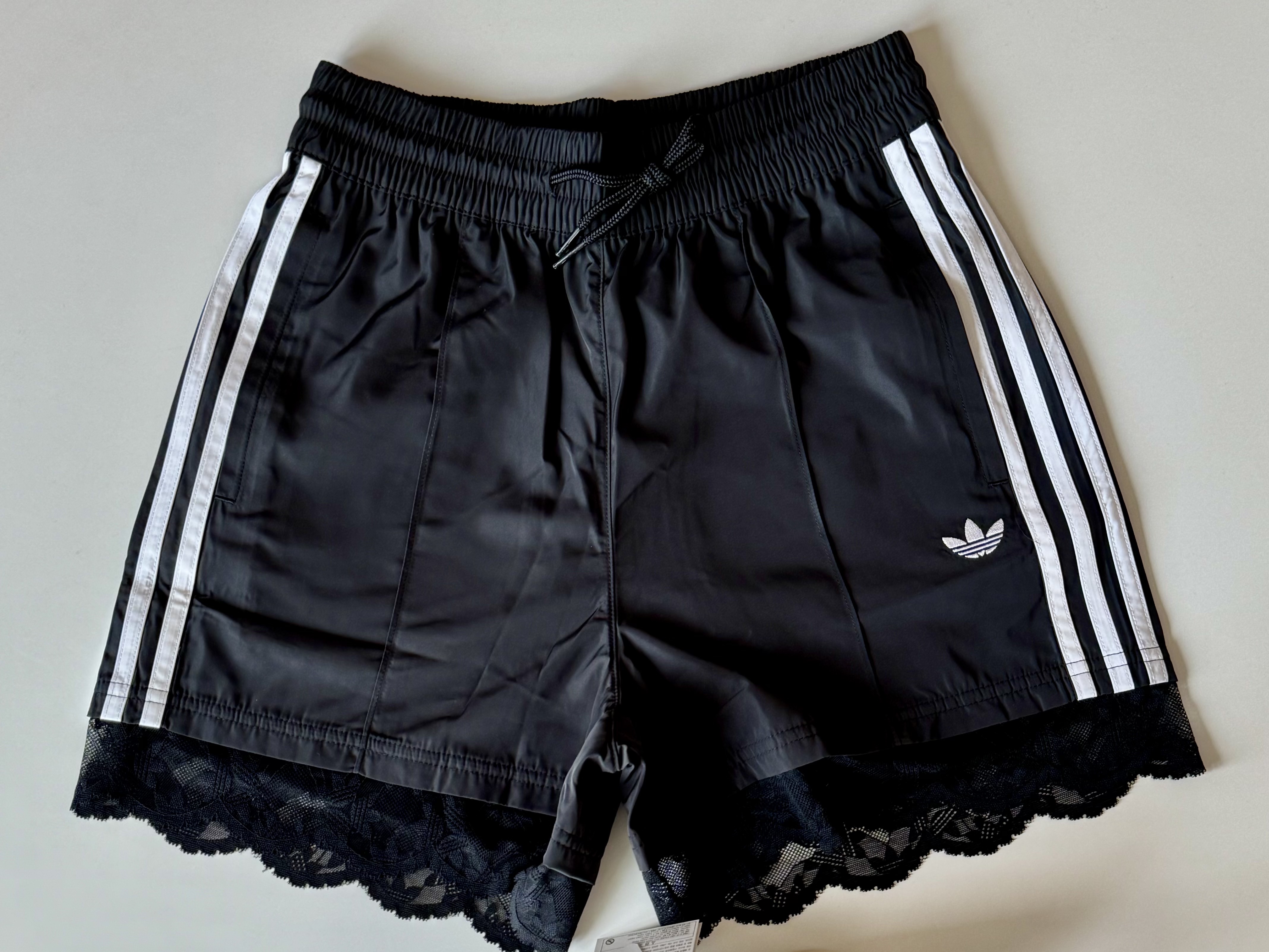 (W) Adidas Lace Trim 3-Stripes Shorts Black - KR Sizing, (W) Adidas Lace Trim 3-Stripes Shorts White - KR Sizing 착용 스타일 - 6