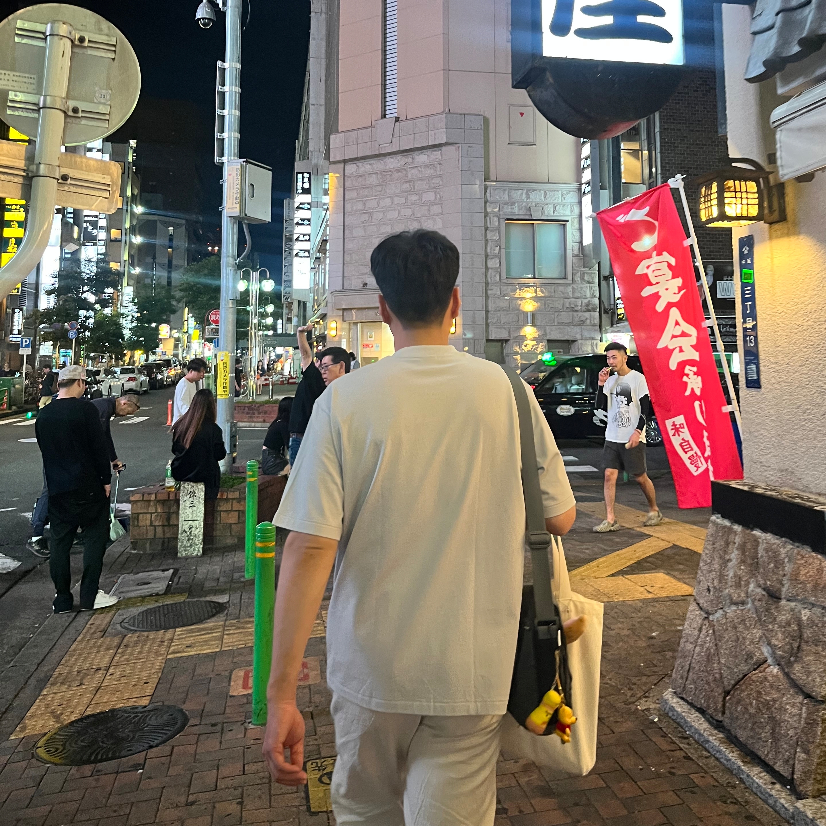 BAPE Graffiti Logo Relaxed Fit T-Shirt Grey 착용 스타일 - 2
