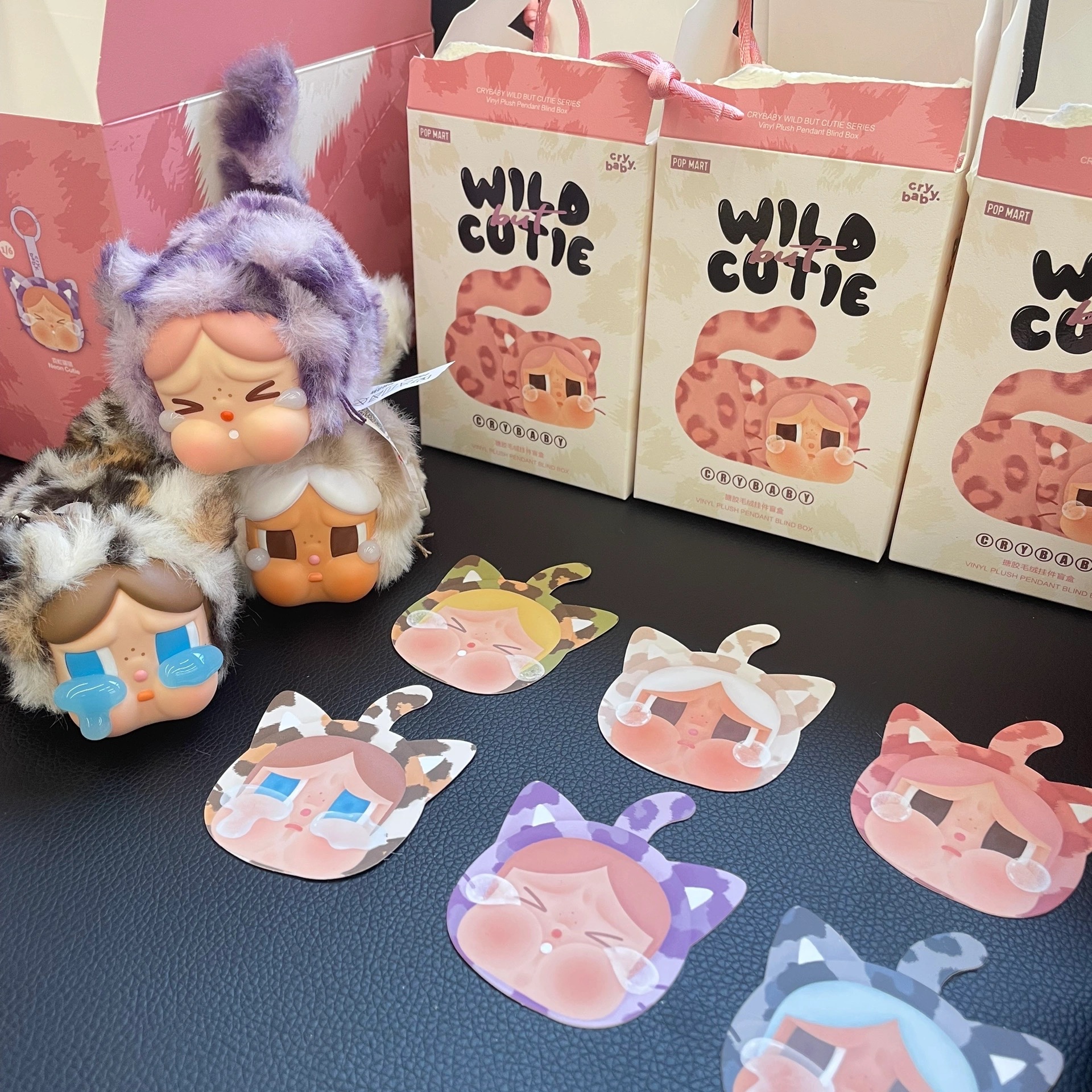 Pop Mart Crybaby Wild But Cutie Series Vinyl Plush Pendant (6 Blind Boxes) 착용 스타일 - 2