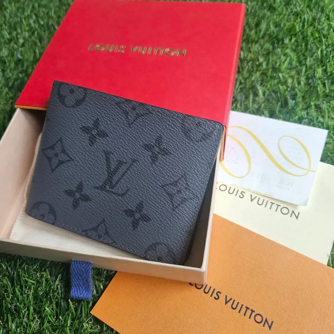 Louis Vuitton Multiple Wallet Monogram Eclipse 착용 스타일
