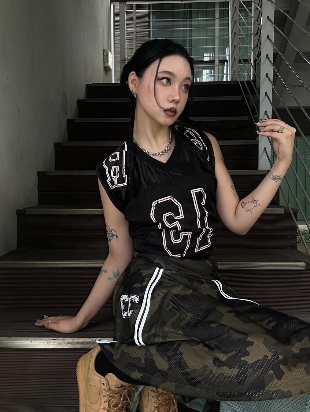 GRAILZ 13 Halter Sleeveless Black 착용 스타일 - 1