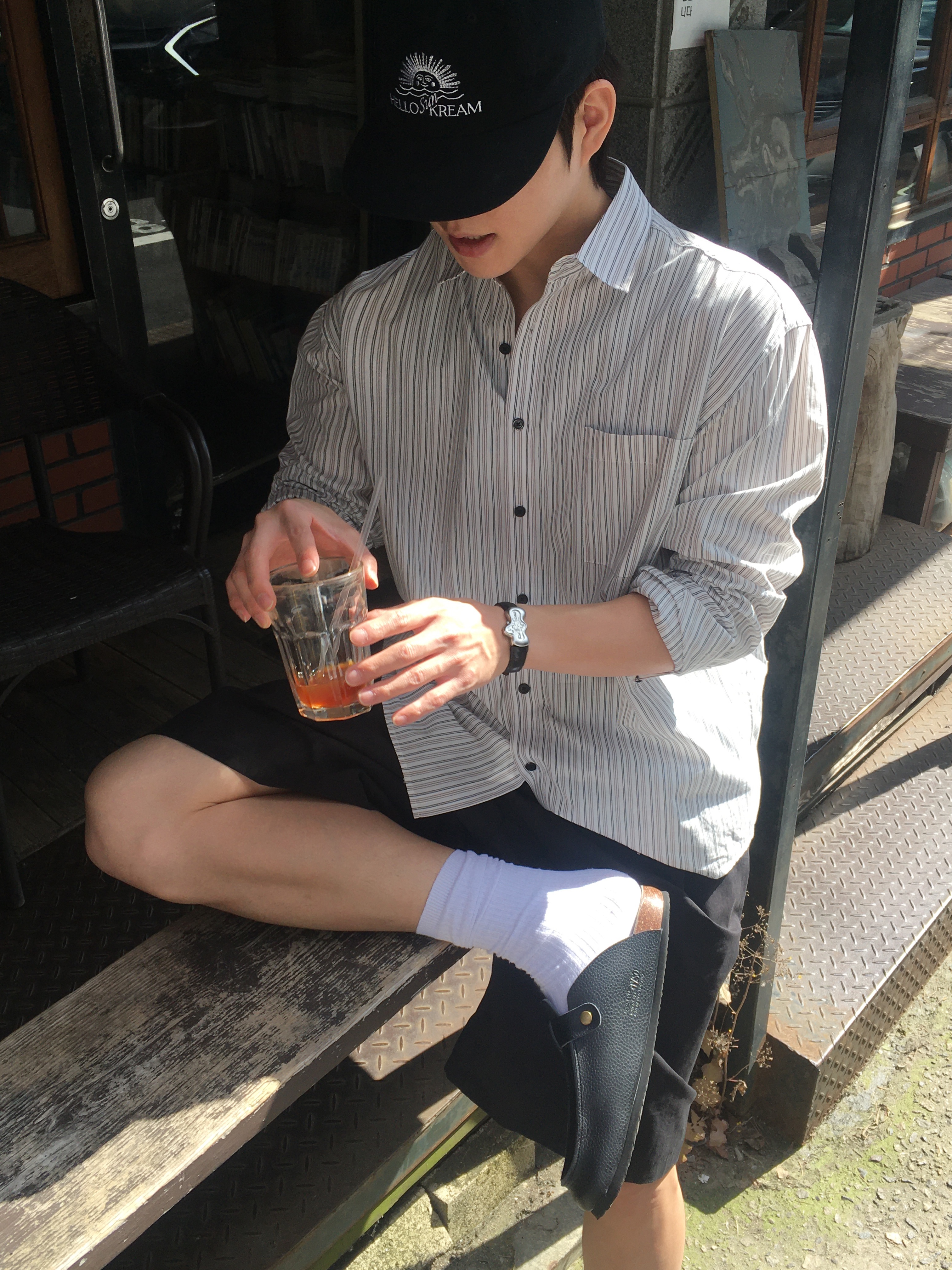 IYSO Ute Black, TOWTOW.ARCHIVE Timeless Twist Wristlet V3_Black&Silver 착용 스타일 - 2