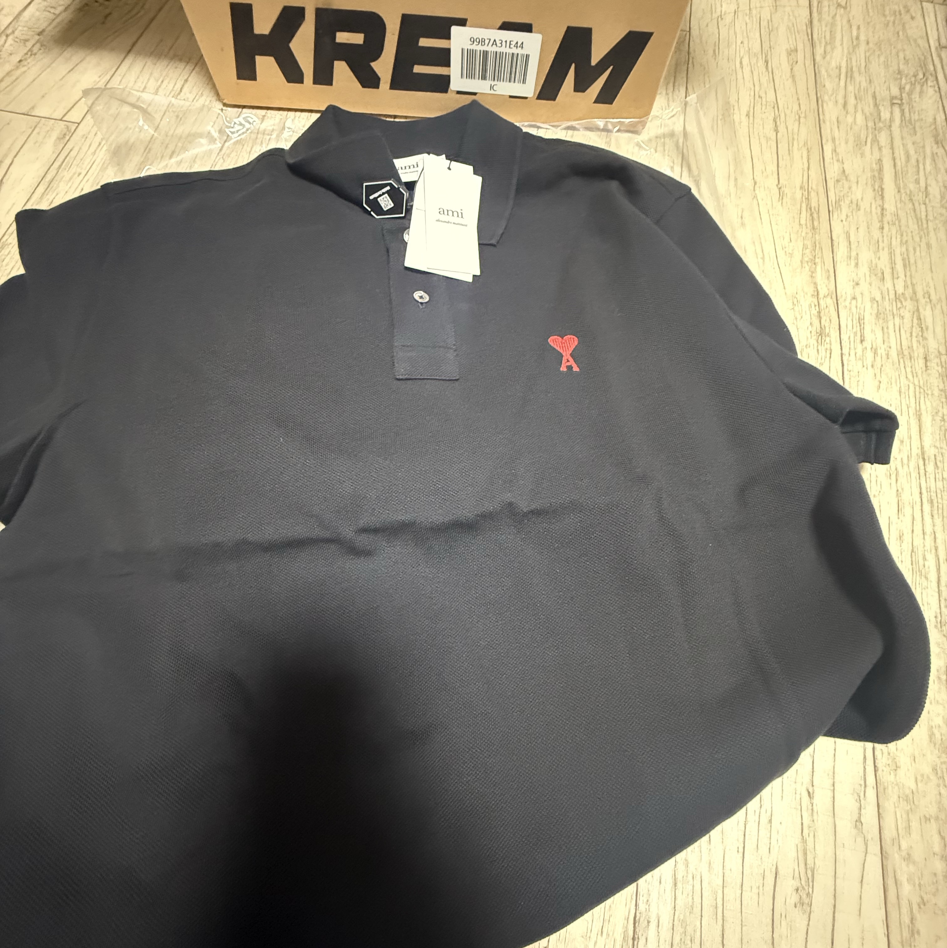 AMI de Coeur Polo Shirt Black 착용 스타일