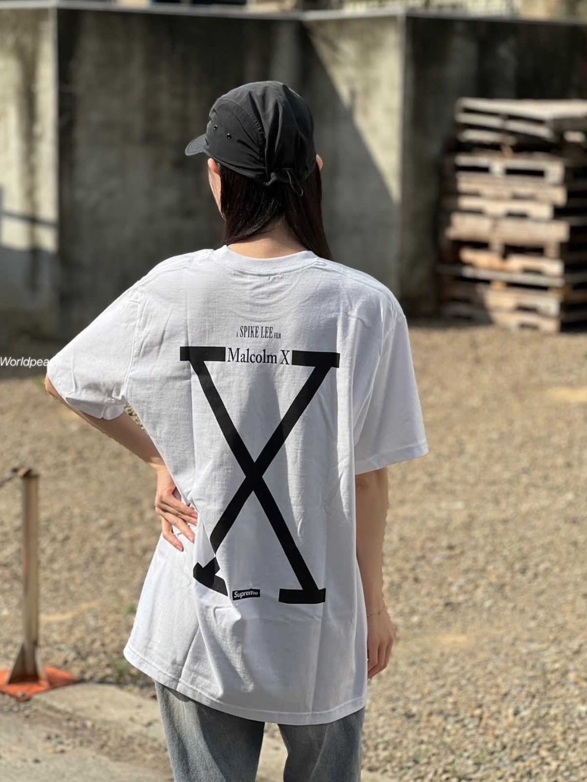 Supreme x 40 Acres Malcolm X T-Shirt Black - 25SS, Supreme x 40 Acres Malcolm X T-Shirt White - 25SS 착용 스타일 - 7