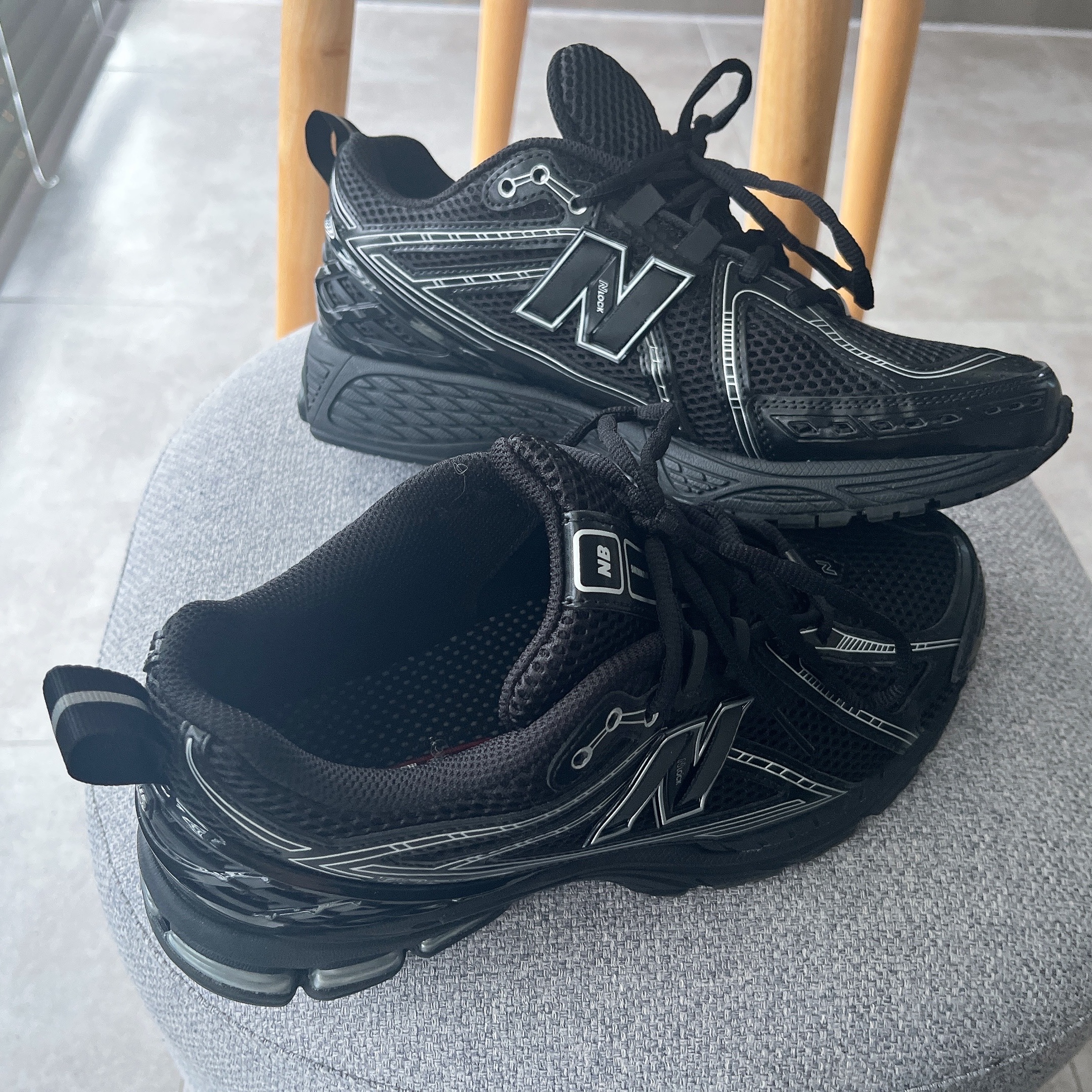 New Balance 1906R Black Silver Metallic 착용 스타일