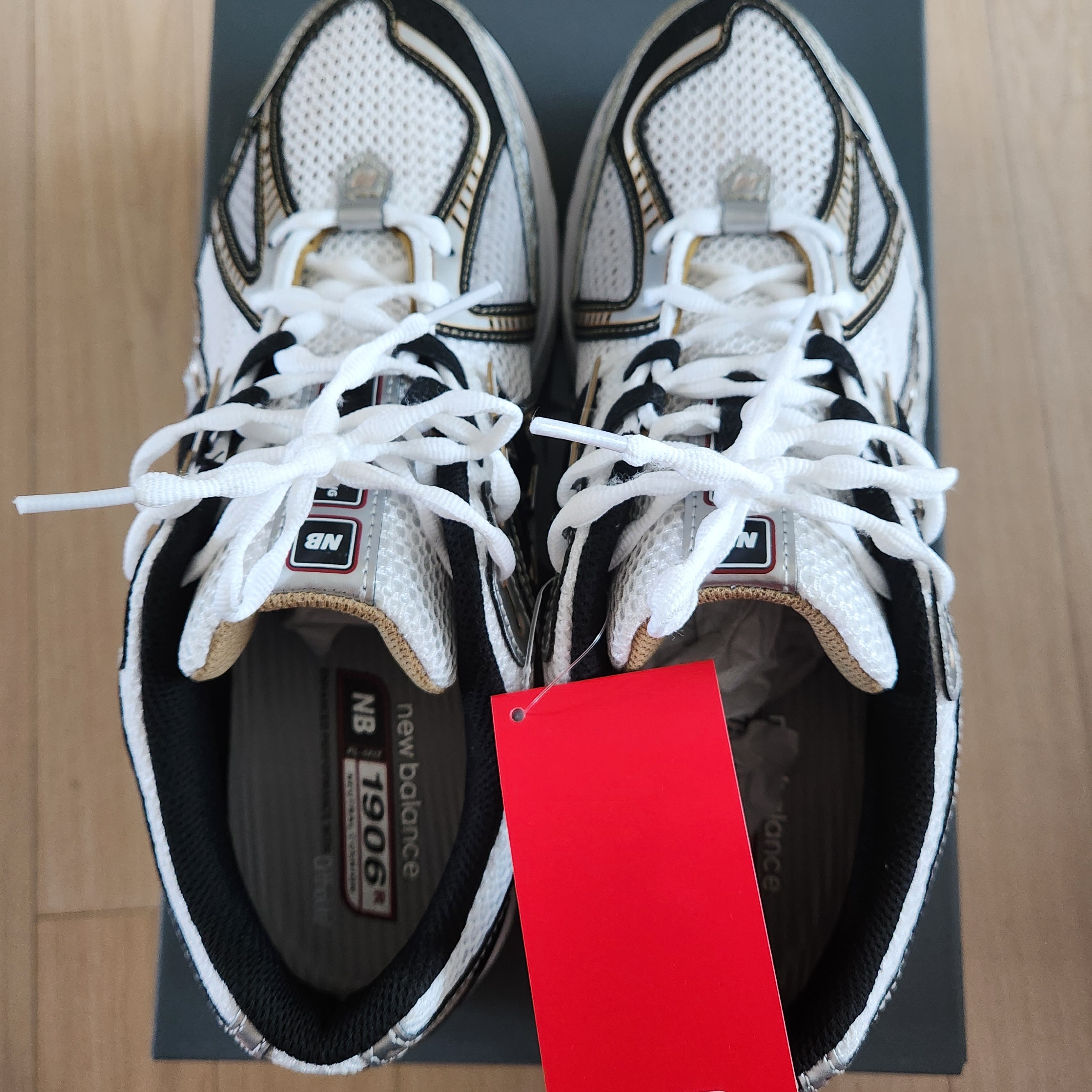New Balance 1906R White Gold 착용 스타일 - 5