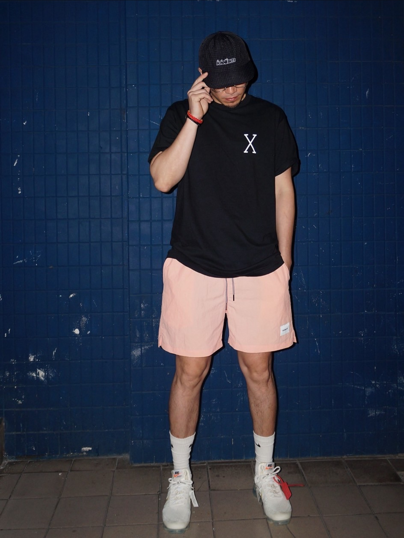 Supreme x 40 Acres Malcolm X T-Shirt Black - 25SS, Supreme x 40 Acres Malcolm X T-Shirt White - 25SS 착용 스타일 - 3