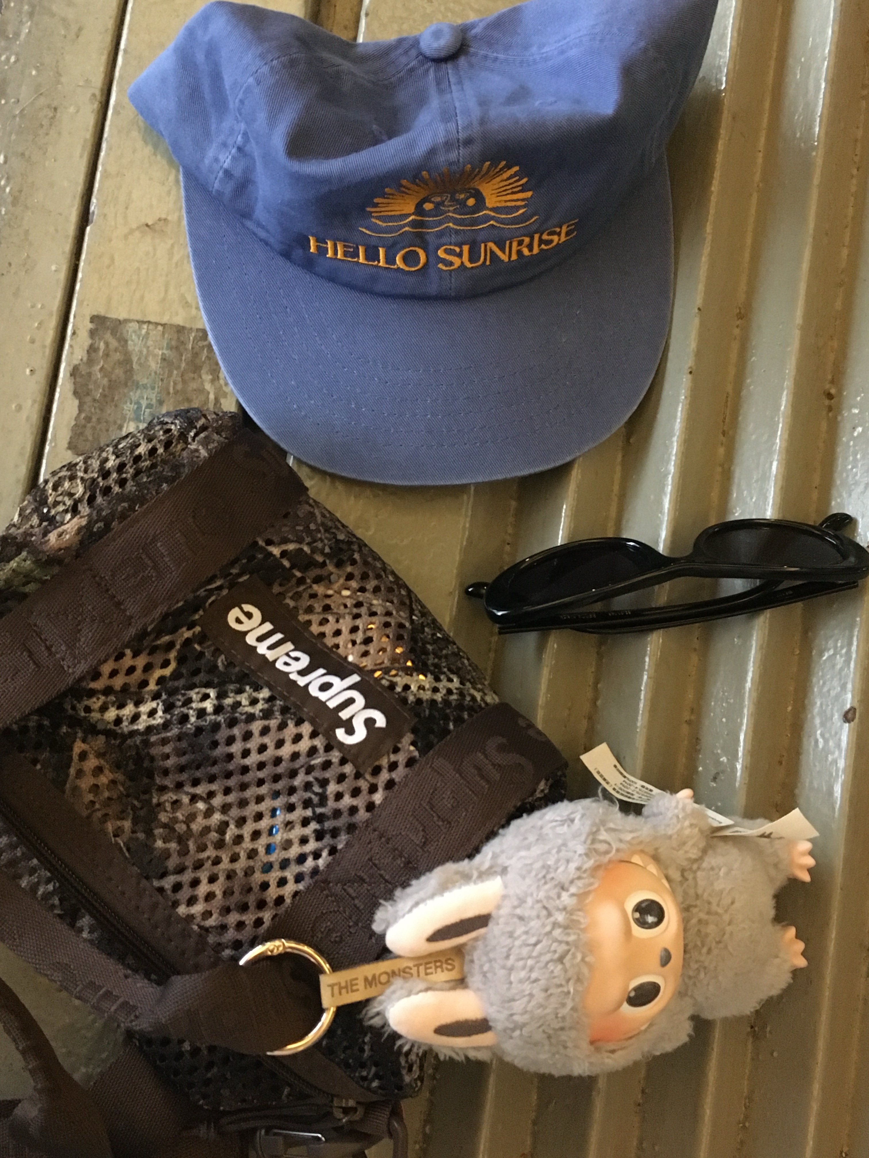 Supreme Mesh Mini Duffle Bag Truetimber Kanati Camo - 25SS, Hello Sunrise Washed OG Logo 6panel Cap Ocean Blue 착용 스타일