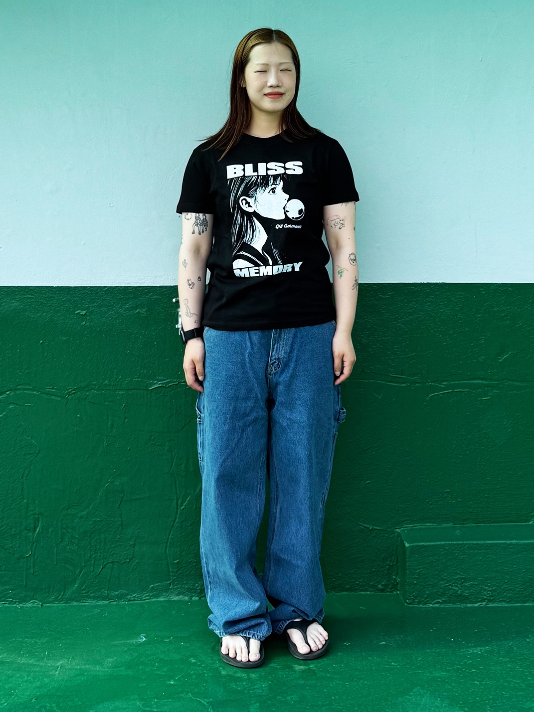 QT8 GARMENTS Bliss W Tee Black, QT8 Garments TL Denim Carpenter Pant Deep Blue 착용 스타일 - 1