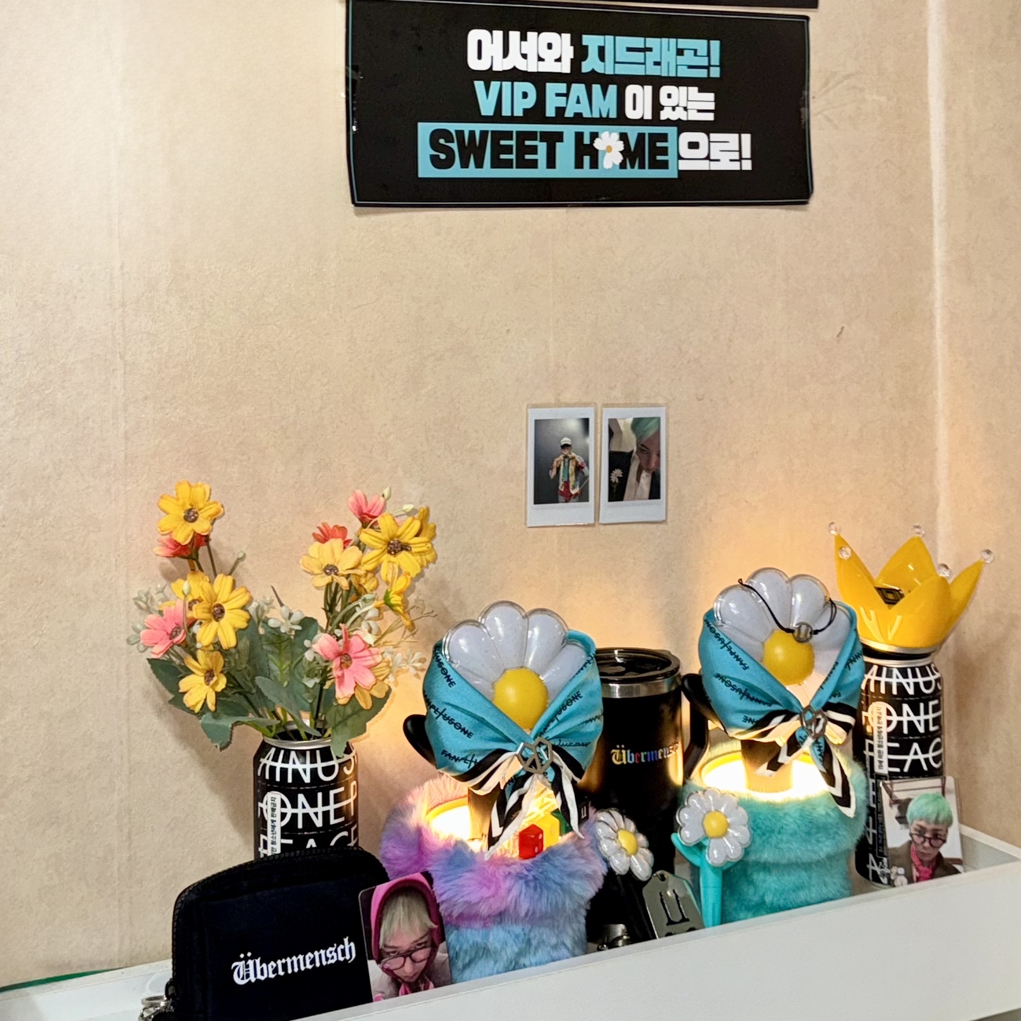 G-DRAGON Ubermensch Official Light Stick Cradle, G-DRAGON Ubermensch Official Light Stick 착용 스타일 - 3