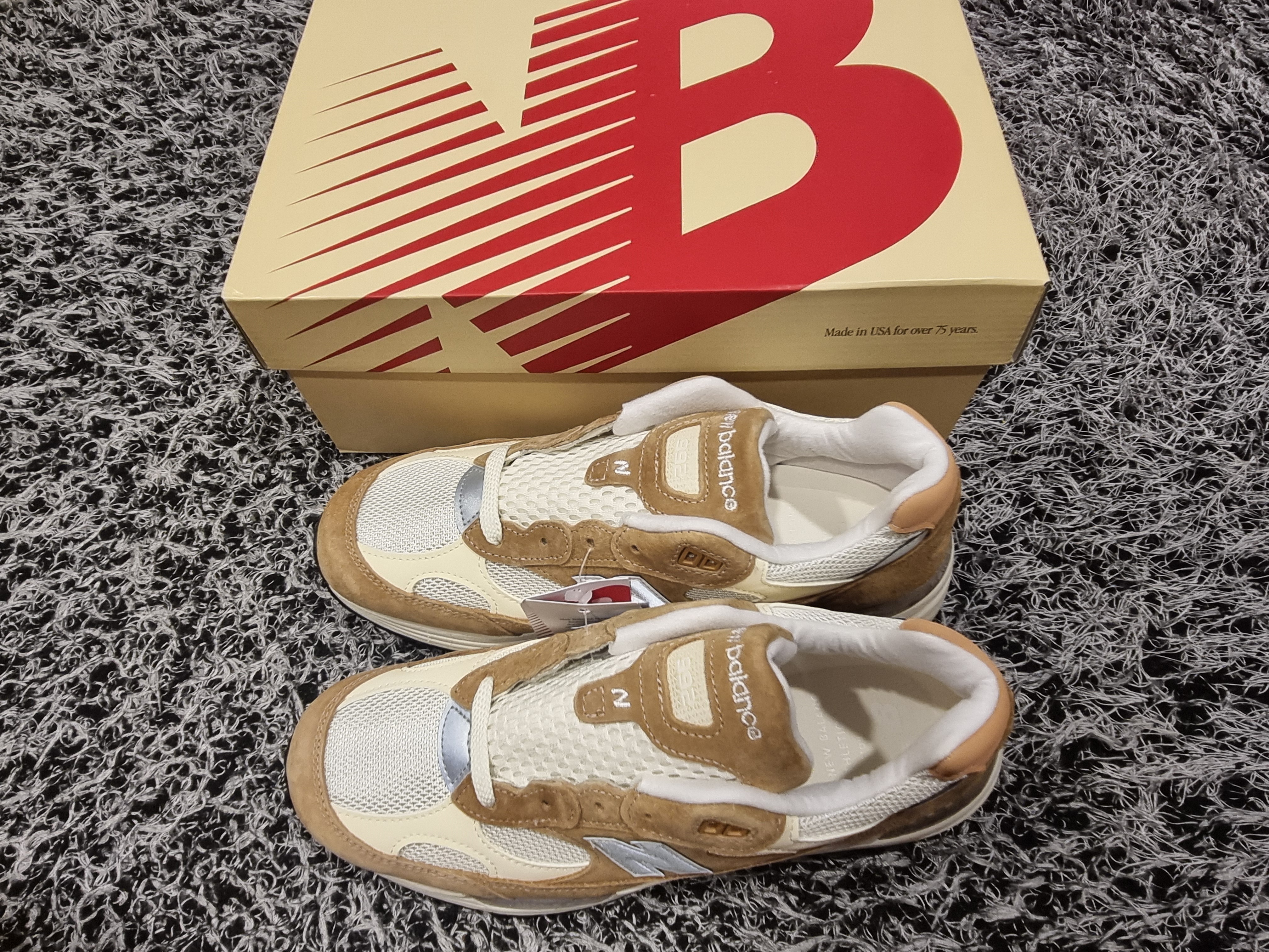 New Balance 992 Made in USA Sweet Caramel Calcium 착용 스타일 - 7