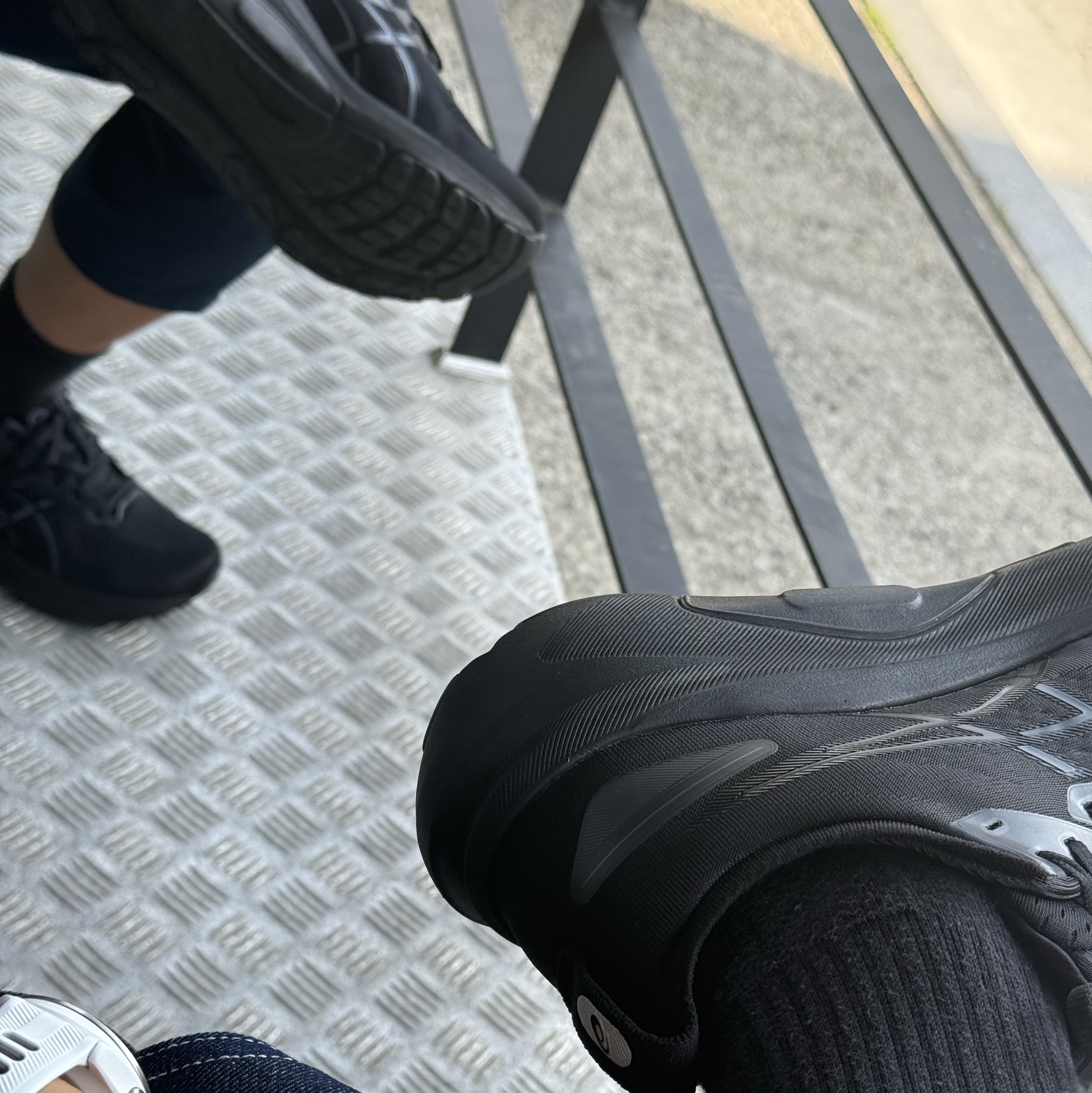 Asics Gel-Kayano 31 Black - 4E Extra Wide 착용 스타일 - 3